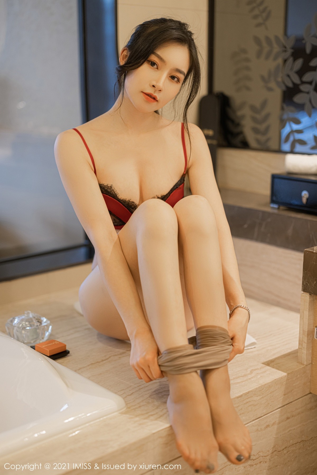 Jpxgyw.com_[IMISS爱蜜社]Vol.630_气质美女Vanessa私房半脱露性感透视内衣秀完美身材诱惑写真67P