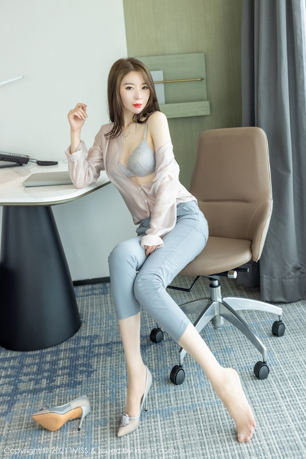 Jpxgyw.com_[IMISS爱蜜社]Vol.631_模特梦心月心愿旅拍都市OL主题私房半脱露性感内衣诱惑写真56P