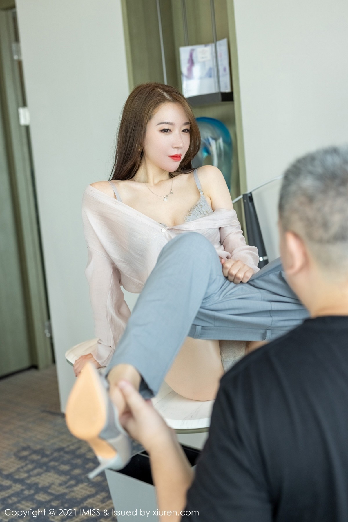 Jpxgyw.com_[IMISS爱蜜社]Vol.631_模特梦心月心愿旅拍都市OL主题私房半脱露性感内衣诱惑写真56P
