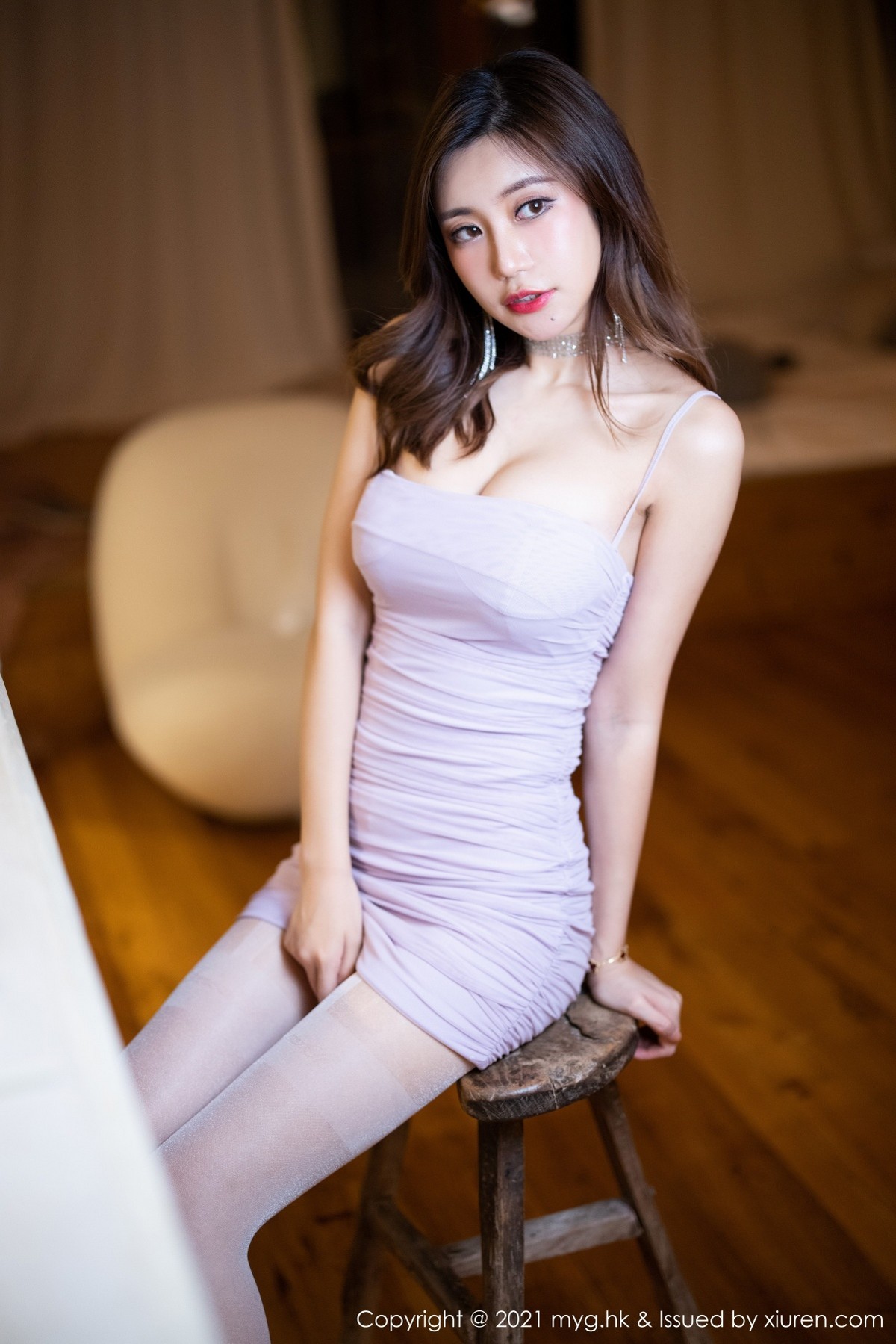 Jpxgyw.com_[MyGirl美媛馆]Vol.593_女神绮里嘉Carina杭州旅拍紫色吊裙半撩露超薄肉丝诱惑写真88P