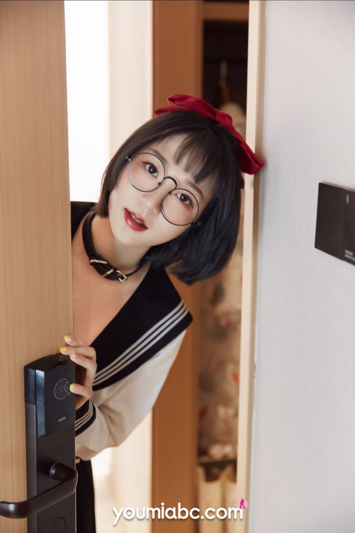 Jpxgyw.com_[YouMi尤蜜]Vol.717_模特龙女宝宝家教秘密教学主题私房半脱露完美身材诱惑写真61P