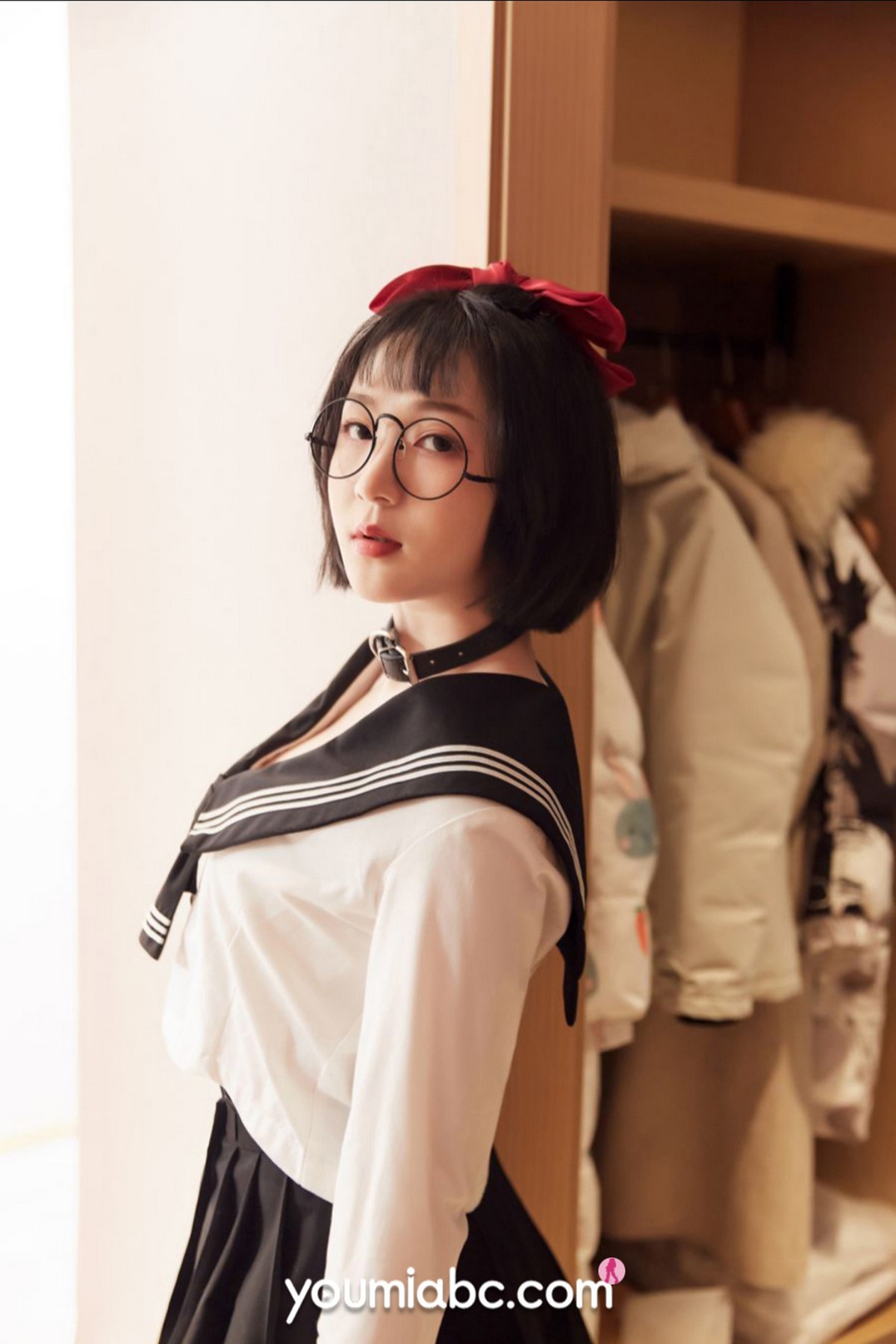 Jpxgyw.com_[YouMi尤蜜]Vol.717_模特龙女宝宝家教秘密教学主题私房半脱露完美身材诱惑写真61P