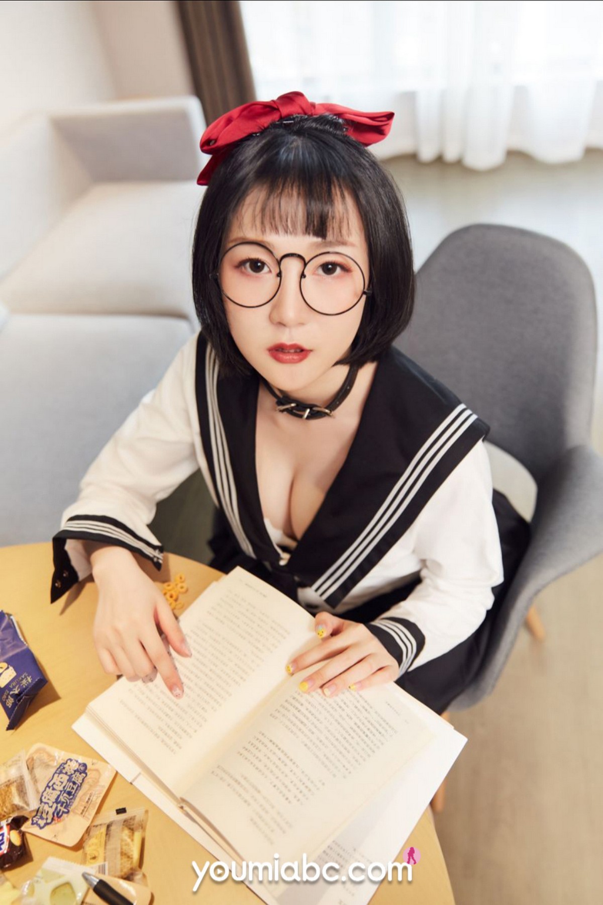 Jpxgyw.com_[YouMi尤蜜]Vol.717_模特龙女宝宝家教秘密教学主题私房半脱露完美身材诱惑写真61P