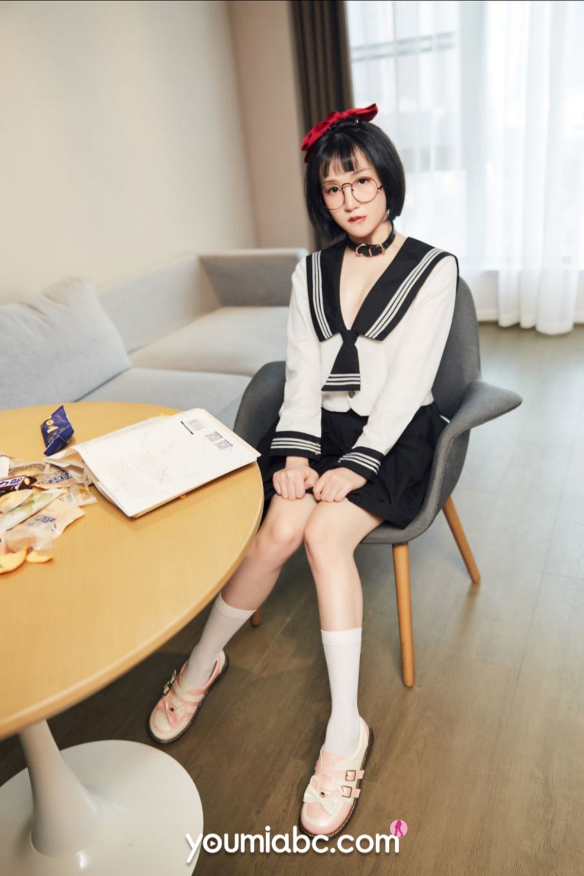 Jpxgyw.com_[YouMi尤蜜]Vol.717_模特龙女宝宝家教秘密教学主题私房半脱露完美身材诱惑写真61P