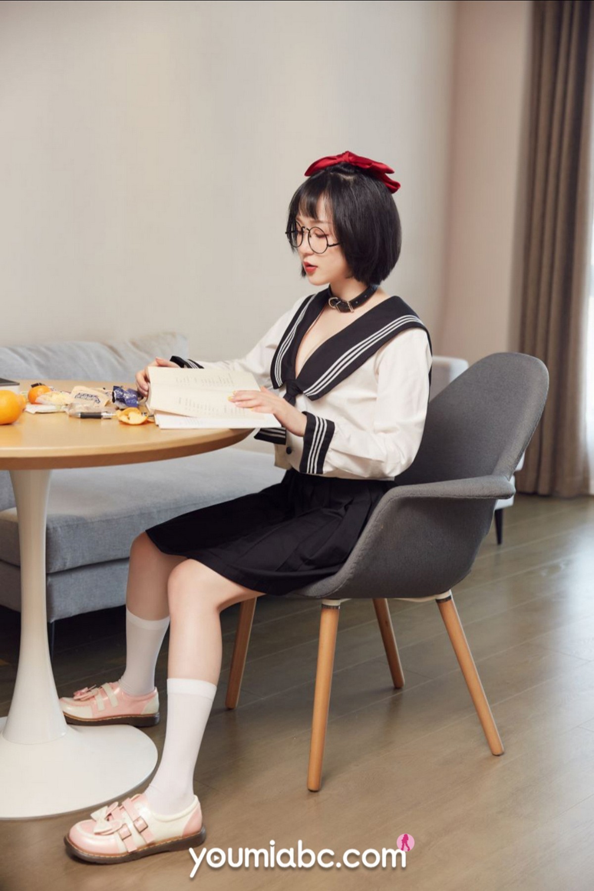 Jpxgyw.com_[YouMi尤蜜]Vol.717_模特龙女宝宝家教秘密教学主题私房半脱露完美身材诱惑写真61P