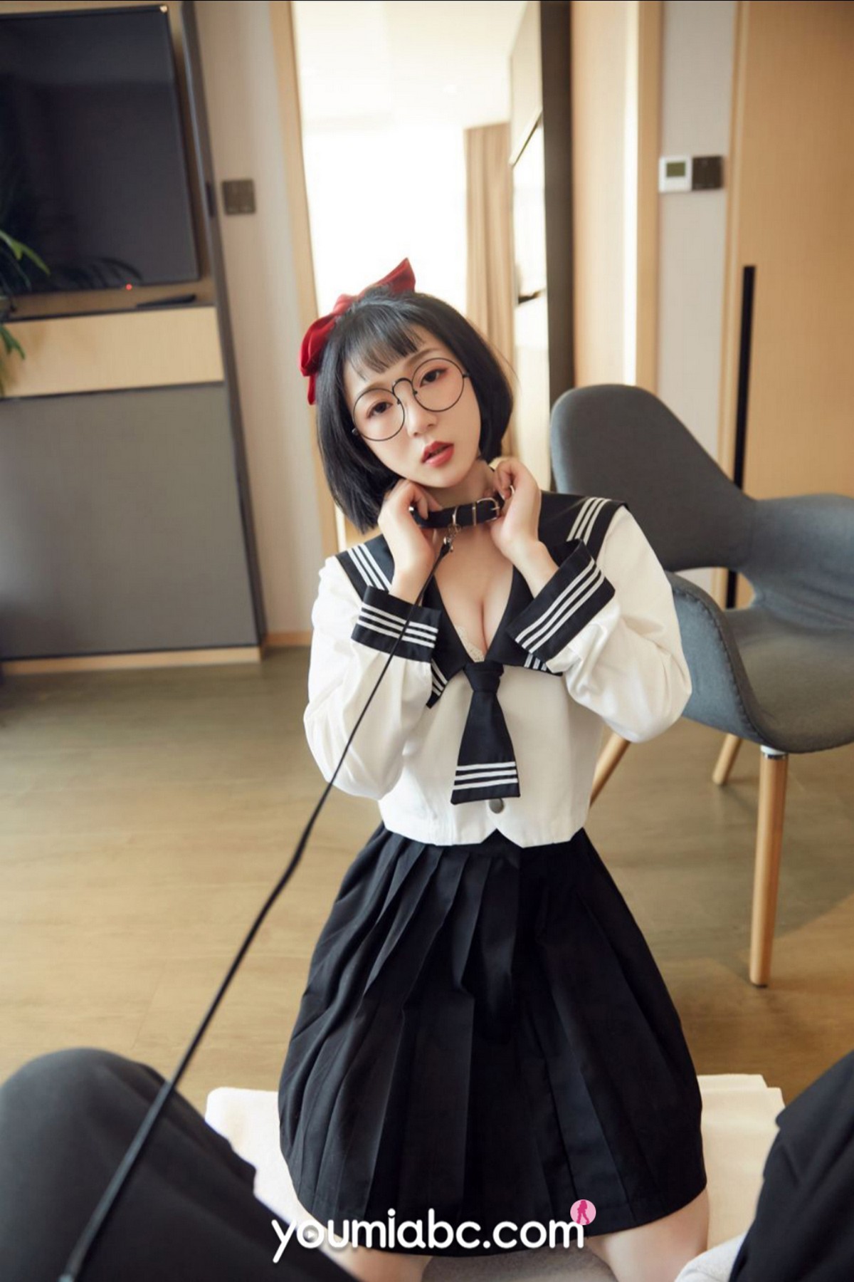 Jpxgyw.com_[YouMi尤蜜]Vol.717_模特龙女宝宝家教秘密教学主题私房半脱露完美身材诱惑写真61P