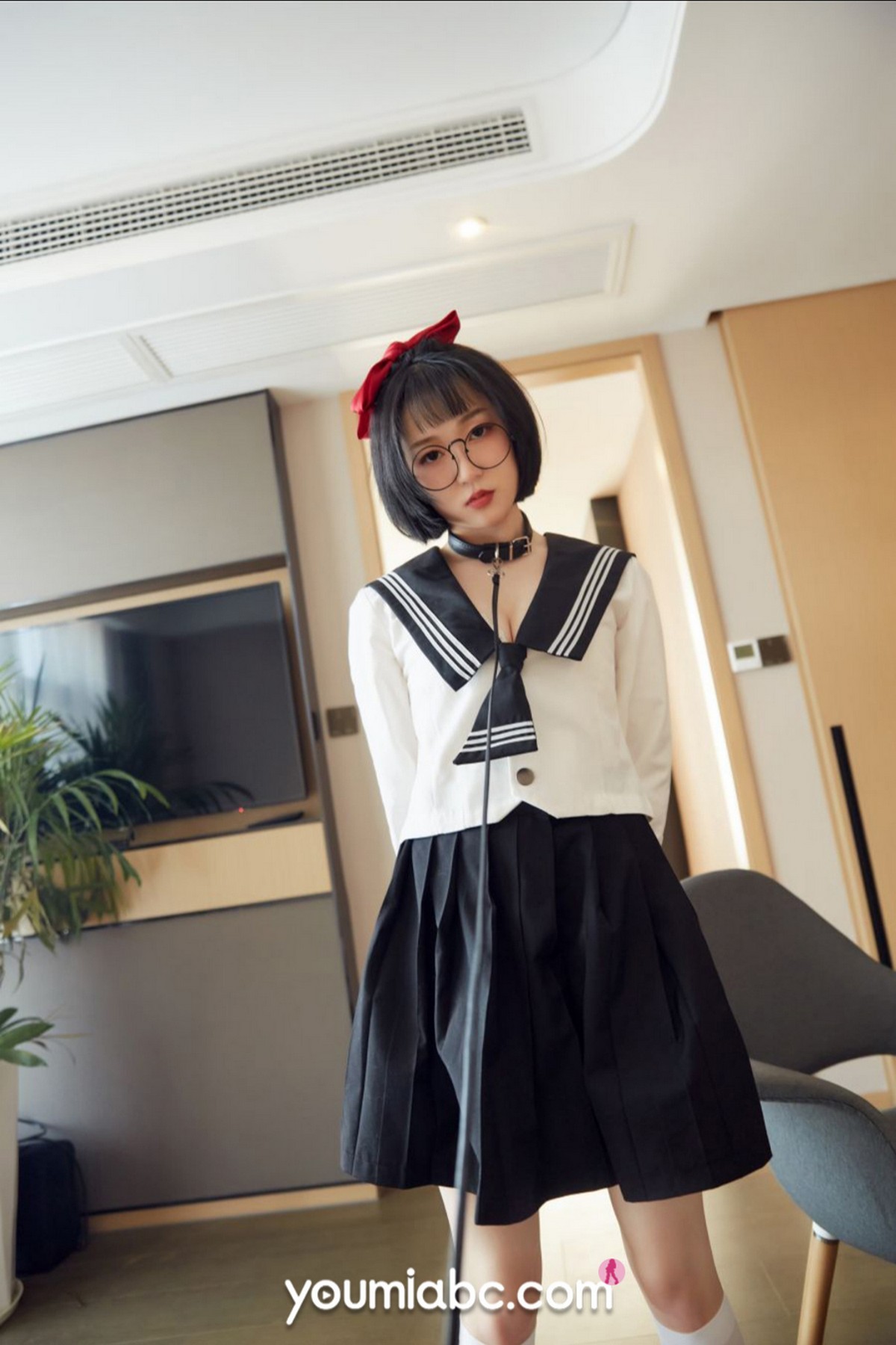 Jpxgyw.com_[YouMi尤蜜]Vol.717_模特龙女宝宝家教秘密教学主题私房半脱露完美身材诱惑写真61P