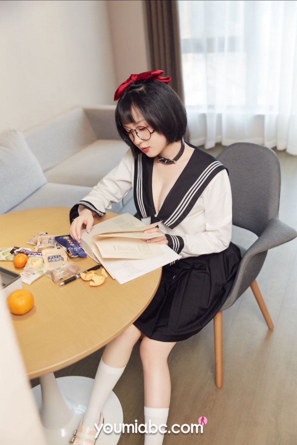 Jpxgyw.com_[YouMi尤蜜]Vol.717_模特龙女宝宝家教秘密教学主题私房半脱露完美身材诱惑写真61P