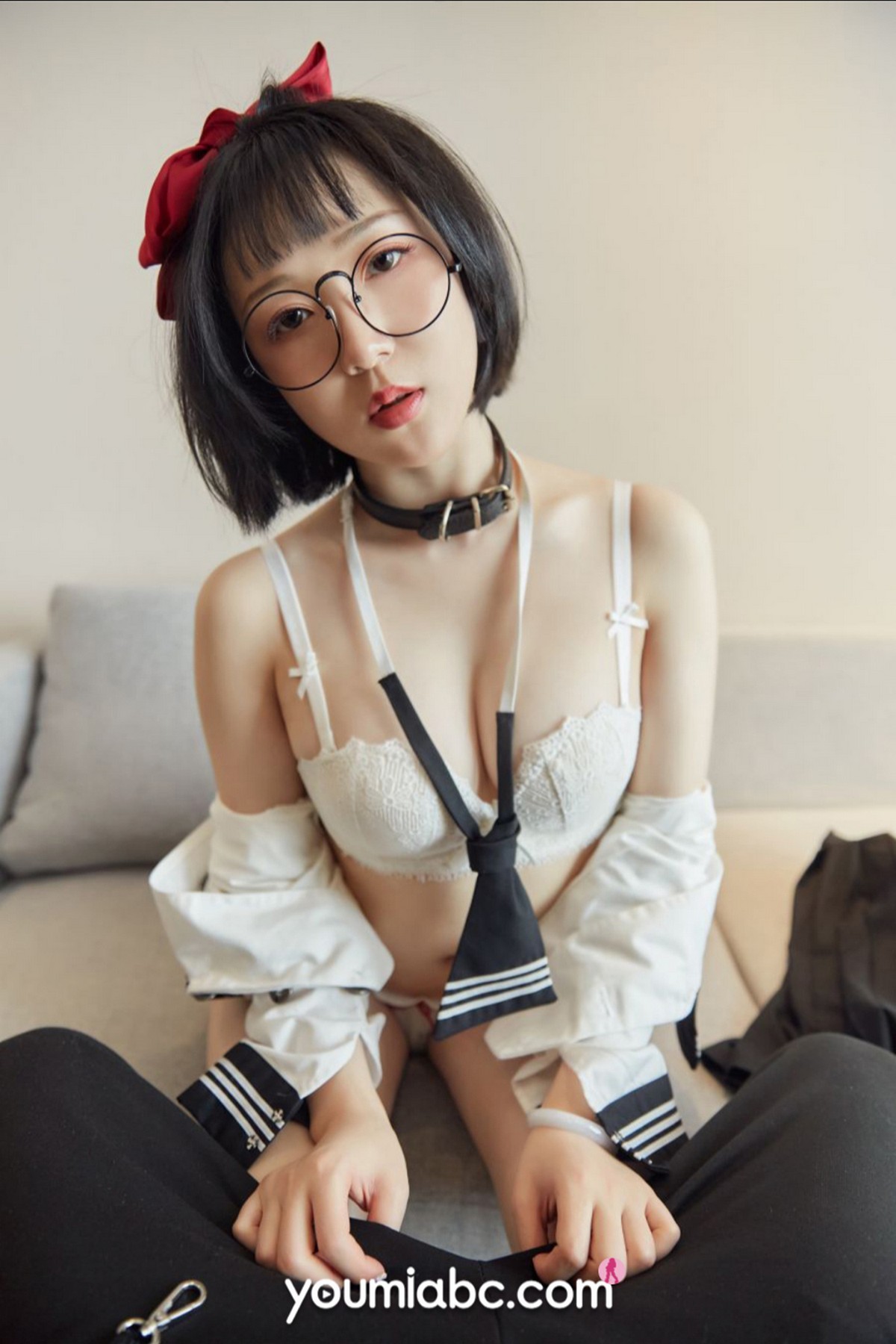 Jpxgyw.com_[YouMi尤蜜]Vol.717_模特龙女宝宝家教秘密教学主题私房半脱露完美身材诱惑写真61P