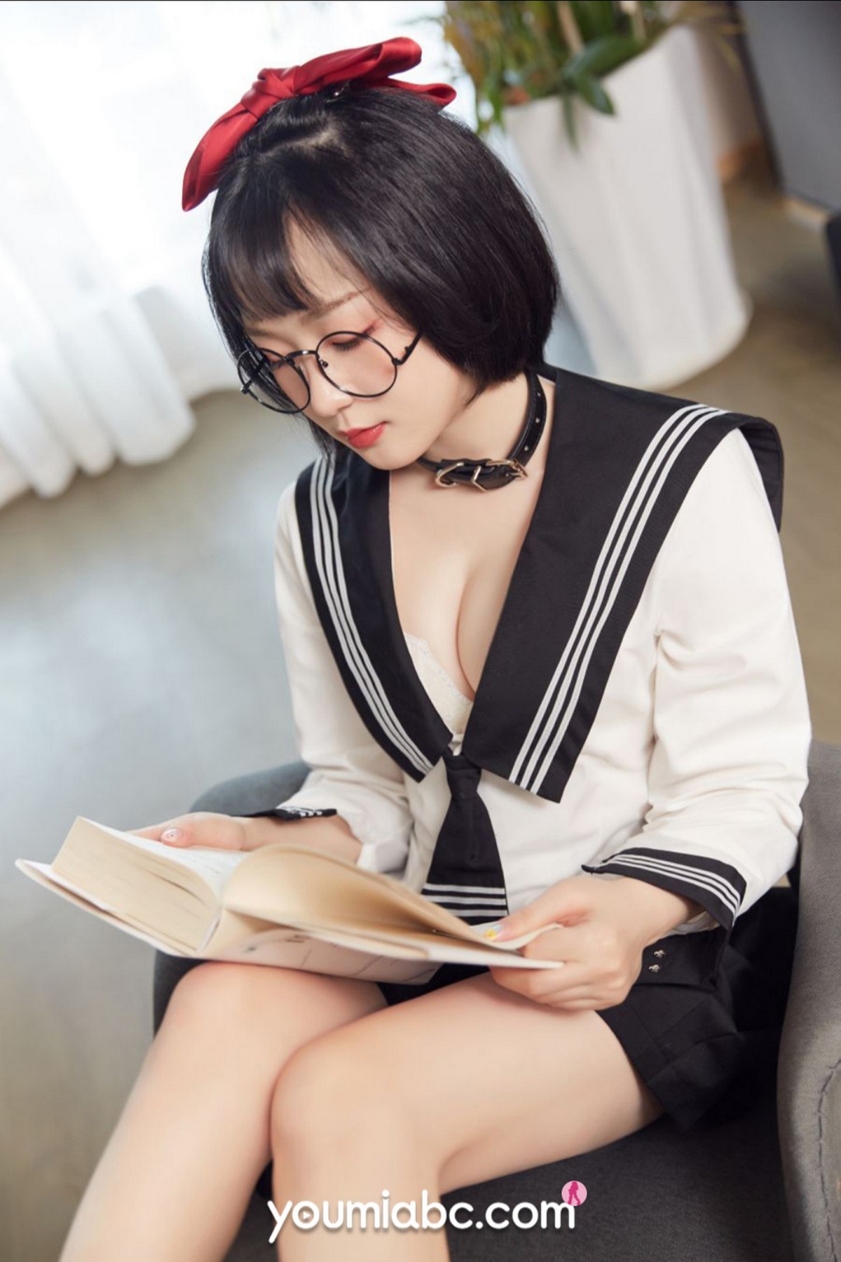 Jpxgyw.com_[YouMi尤蜜]Vol.717_模特龙女宝宝家教秘密教学主题私房半脱露完美身材诱惑写真61P