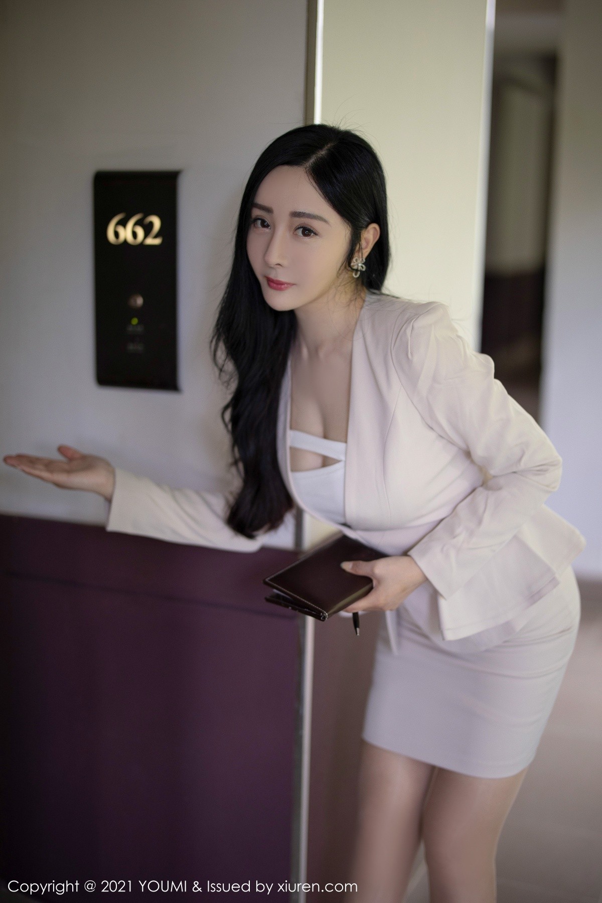 Jpxgyw.com_[YouMi尤蜜荟]Vol.695_模特允爾桂林旅拍私房脱职业装露性感内衣秀丰满身材诱惑写真62P