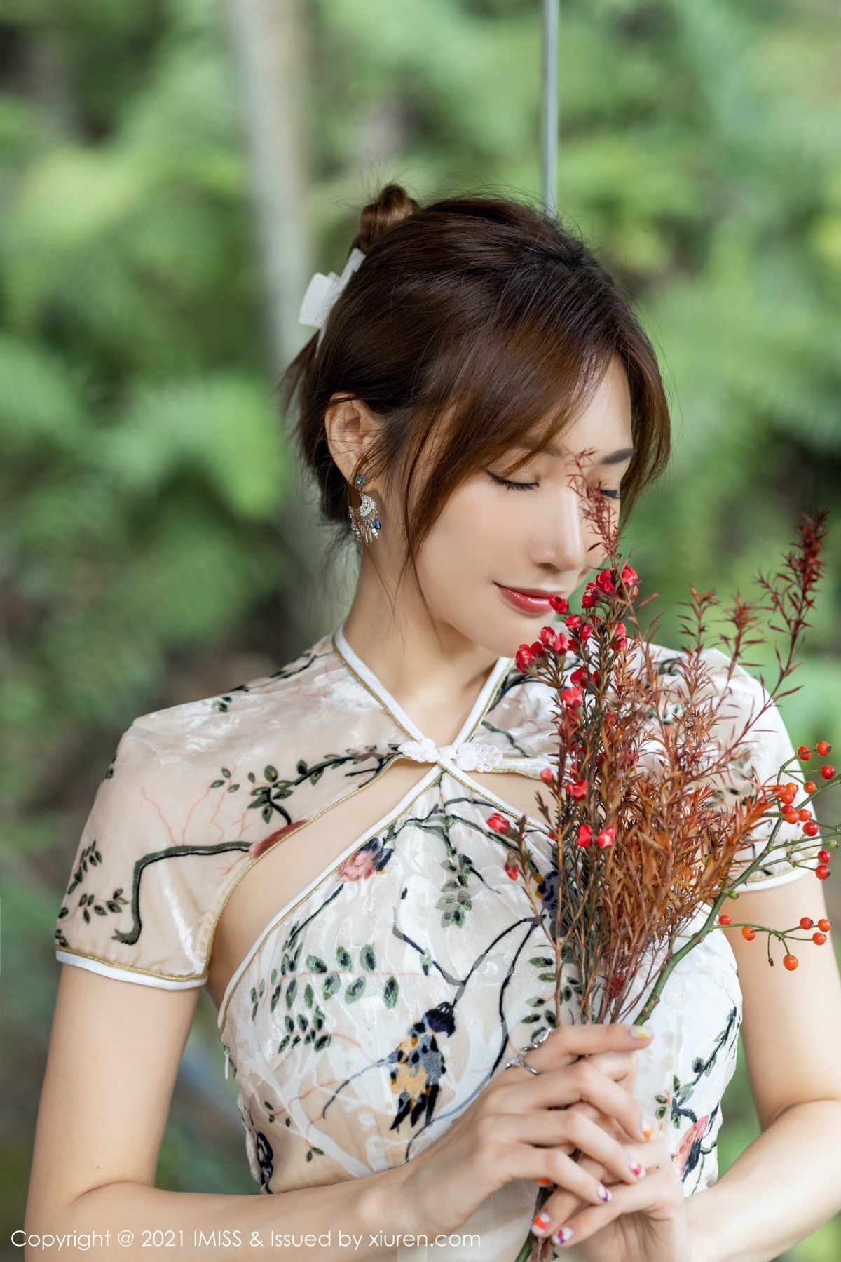Jpxgyw.com_[IMISS爱蜜社]Vol.633_女神小狐狸Kathryn心愿旅拍性感旗袍配肉丝裤袜迷人诱惑写真49P
