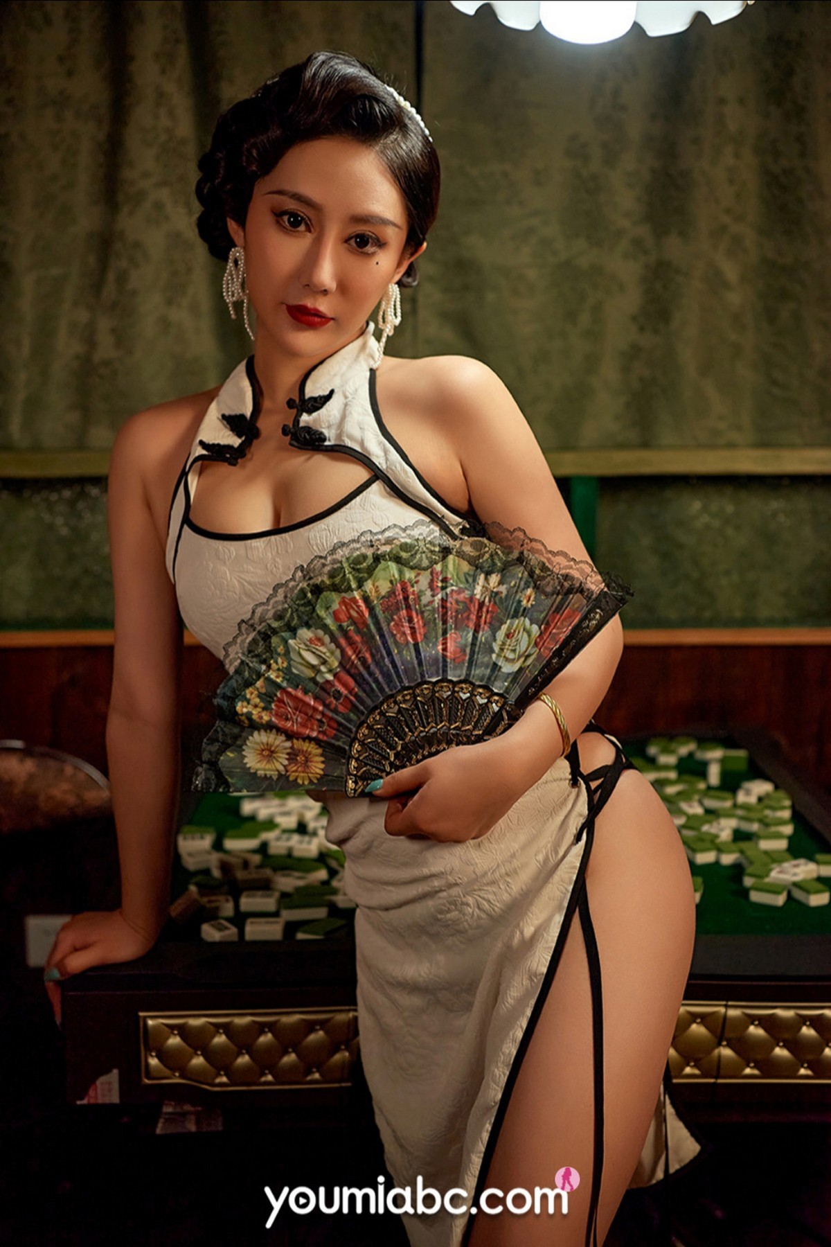 Jpxgyw.com_[YouMi尤蜜]Vol.718_模特苏小曼私房古韵情趣旗袍露黑色丁字裤秀翘臀诱惑写真36P