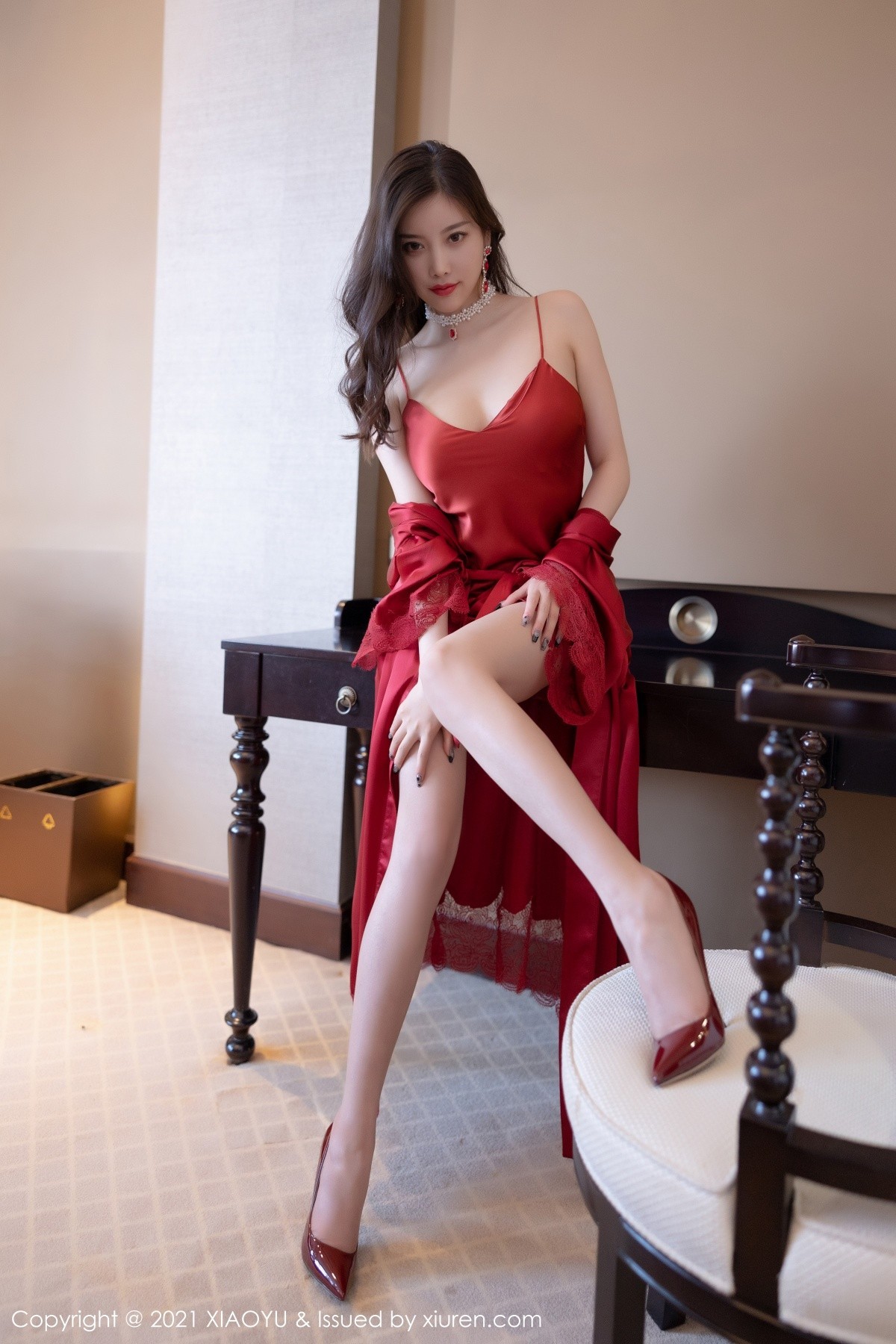 Jpxgyw.com_[XiaoYu画语界]Vol.621_女神杨晨晨sugar广西旅拍脱猩红吊裙露黑色情趣内衣诱惑写真91P
