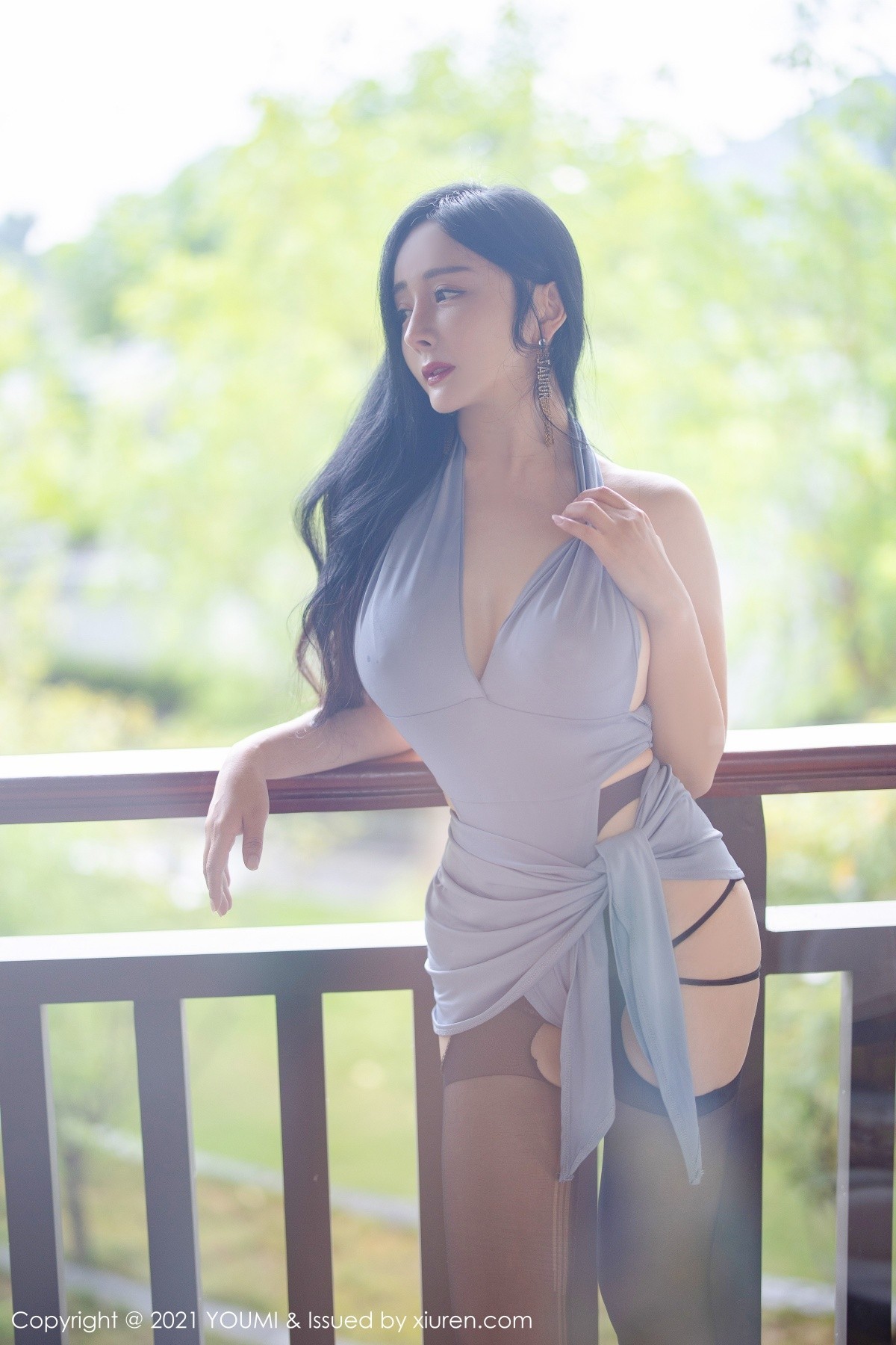 Jpxgyw.com_[YouMi尤蜜荟]Vol.697_模特允爾桂林旅拍私房性感吊裙配破烂黑丝秀丰乳肥臀诱惑写真54P