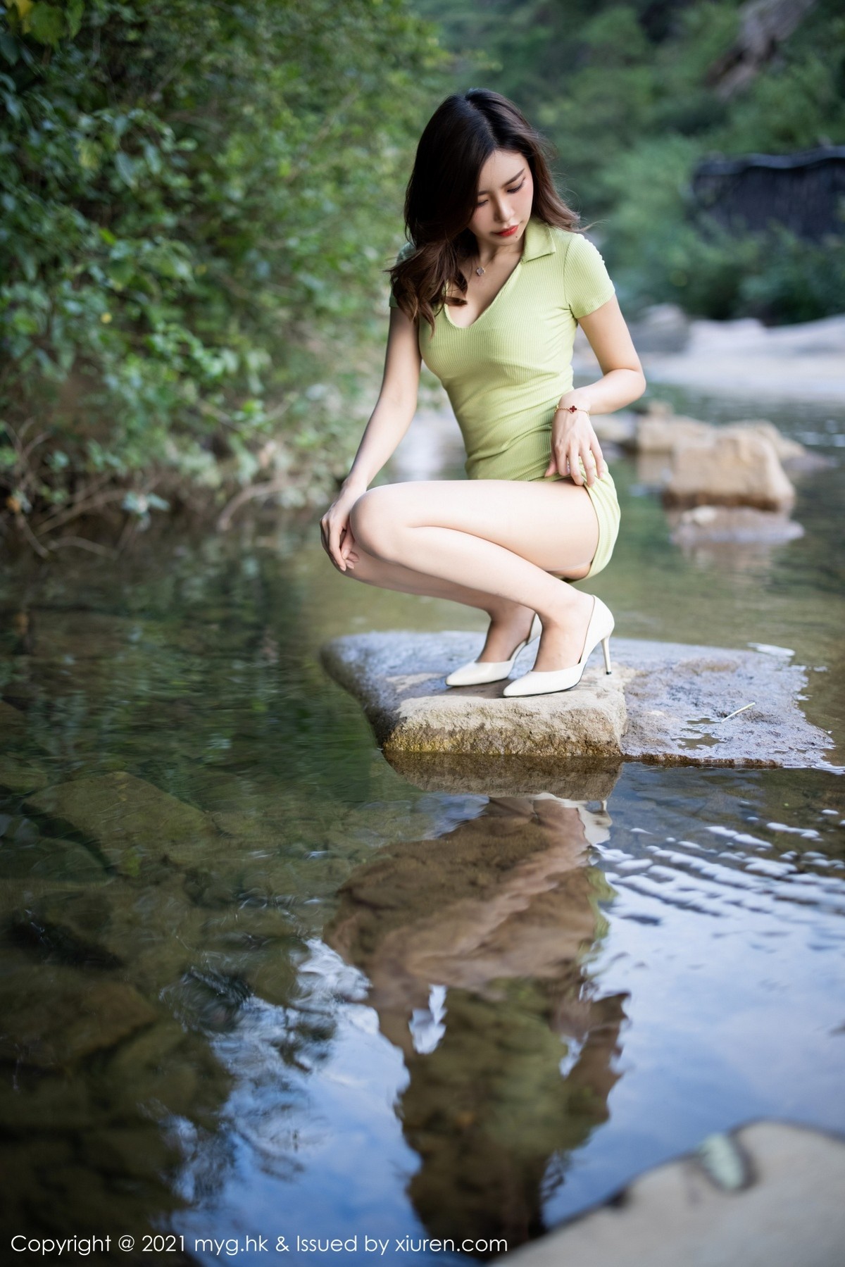 Jpxgyw.com_[MyGirl美媛馆]Vol.597_女神绮里嘉Carina长三角旅拍户外山涧露蕾丝内裤湿身诱惑写真50P