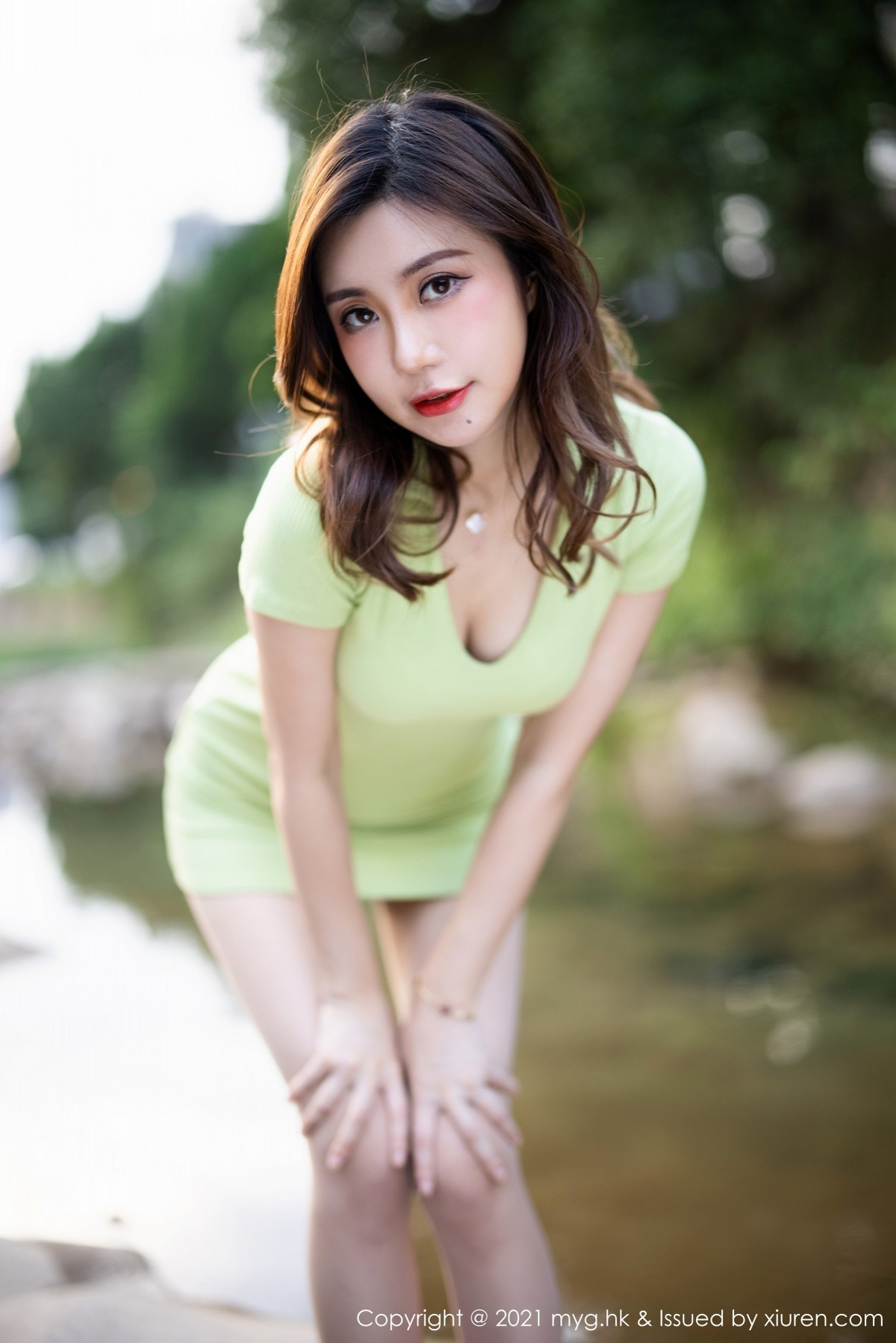 Jpxgyw.com_[MyGirl美媛馆]Vol.597_女神绮里嘉Carina长三角旅拍户外山涧露蕾丝内裤湿身诱惑写真50P