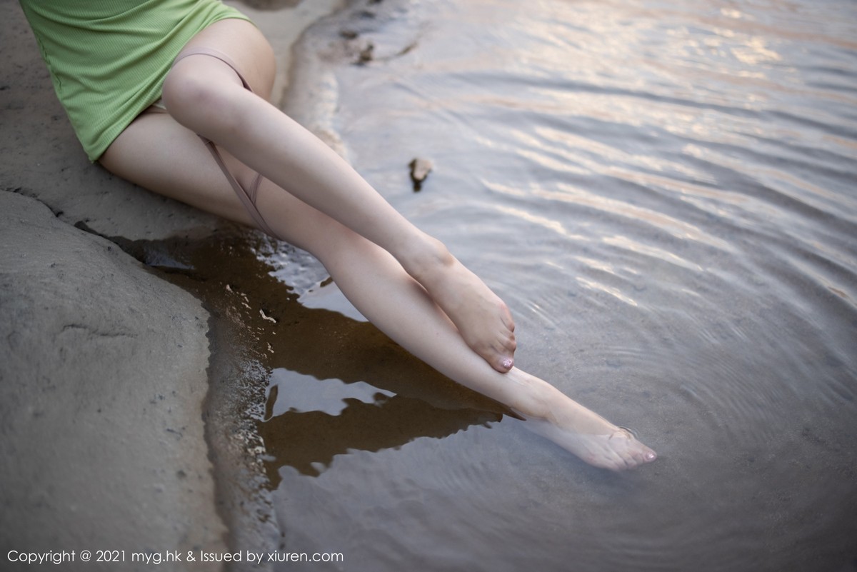 Jpxgyw.com_[MyGirl美媛馆]Vol.597_女神绮里嘉Carina长三角旅拍户外山涧露蕾丝内裤湿身诱惑写真50P