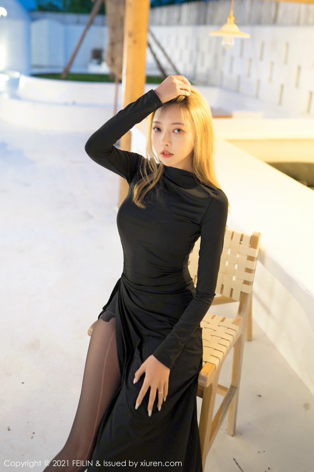 Jpxgyw.com_[FeiLin嗲囡囡]VOL.320_女神冯木木LRIS私房床上半脱露性感内衣配肉丝裤袜诱惑写真106P