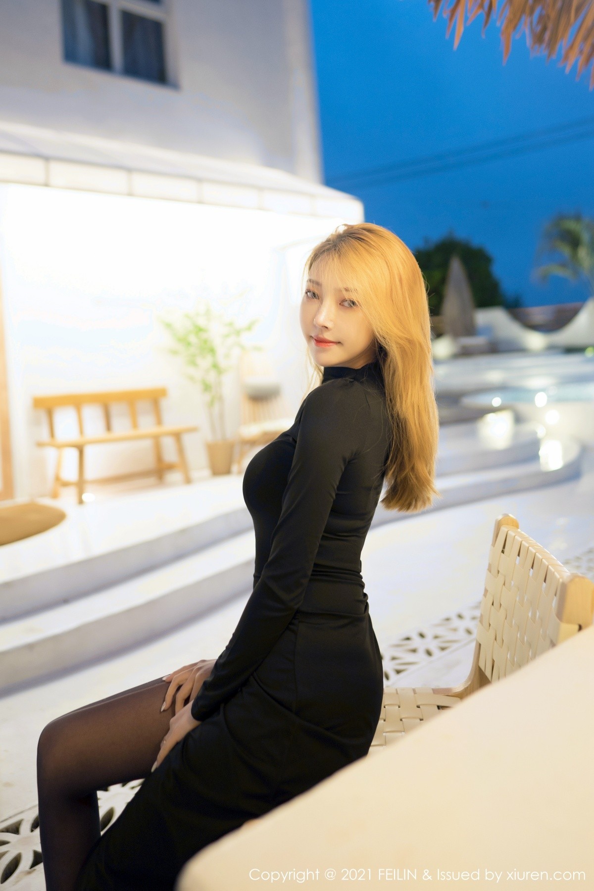Jpxgyw.com_[FeiLin嗲囡囡]VOL.320_女神冯木木LRIS私房床上半脱露性感内衣配肉丝裤袜诱惑写真106P