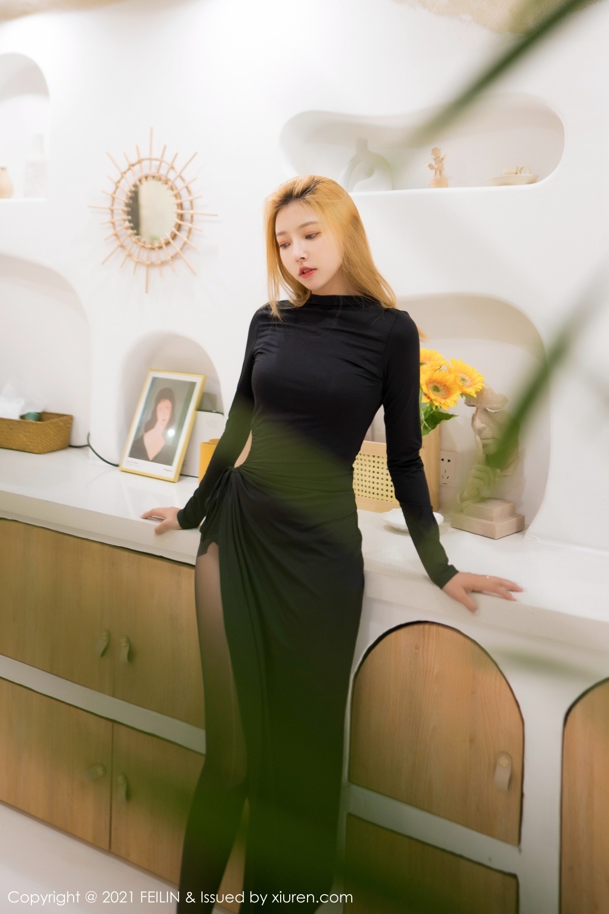 Jpxgyw.com_[FeiLin嗲囡囡]VOL.320_女神冯木木LRIS私房床上半脱露性感内衣配肉丝裤袜诱惑写真106P