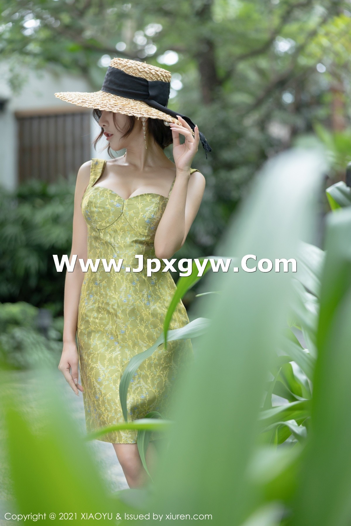 Jpxgyw.com_[XiaoYu画语界]Vol.624_女神王馨瑶yanni典雅多姿礼裙+薄透服饰秀火辣身材诱惑写真83P