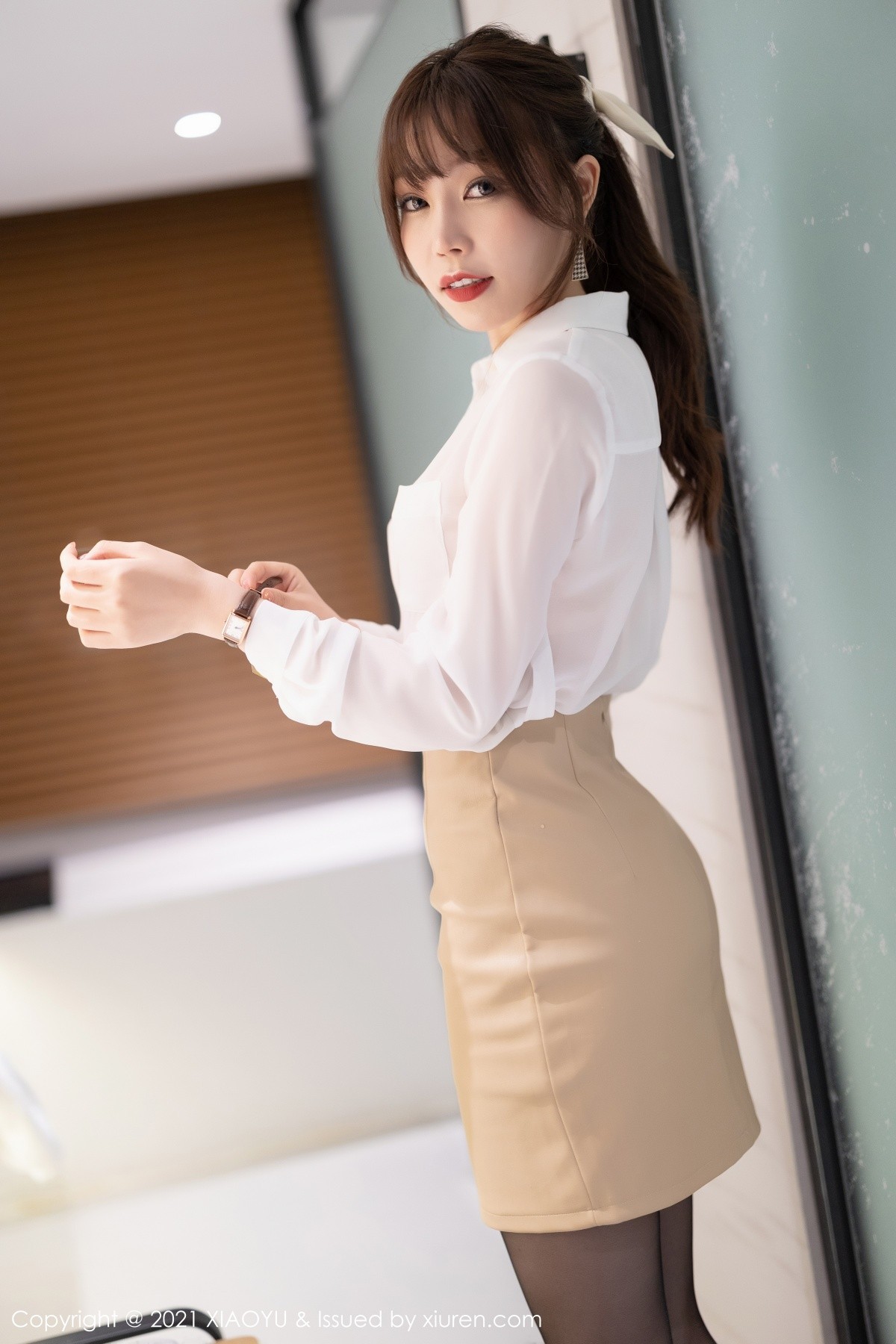 Jpxgyw.com_[XiaoYu画语界]Vol.625_女神芝芝Booty私房性感白衬衫配粉色内衣秀完美身材诱惑写真95P
