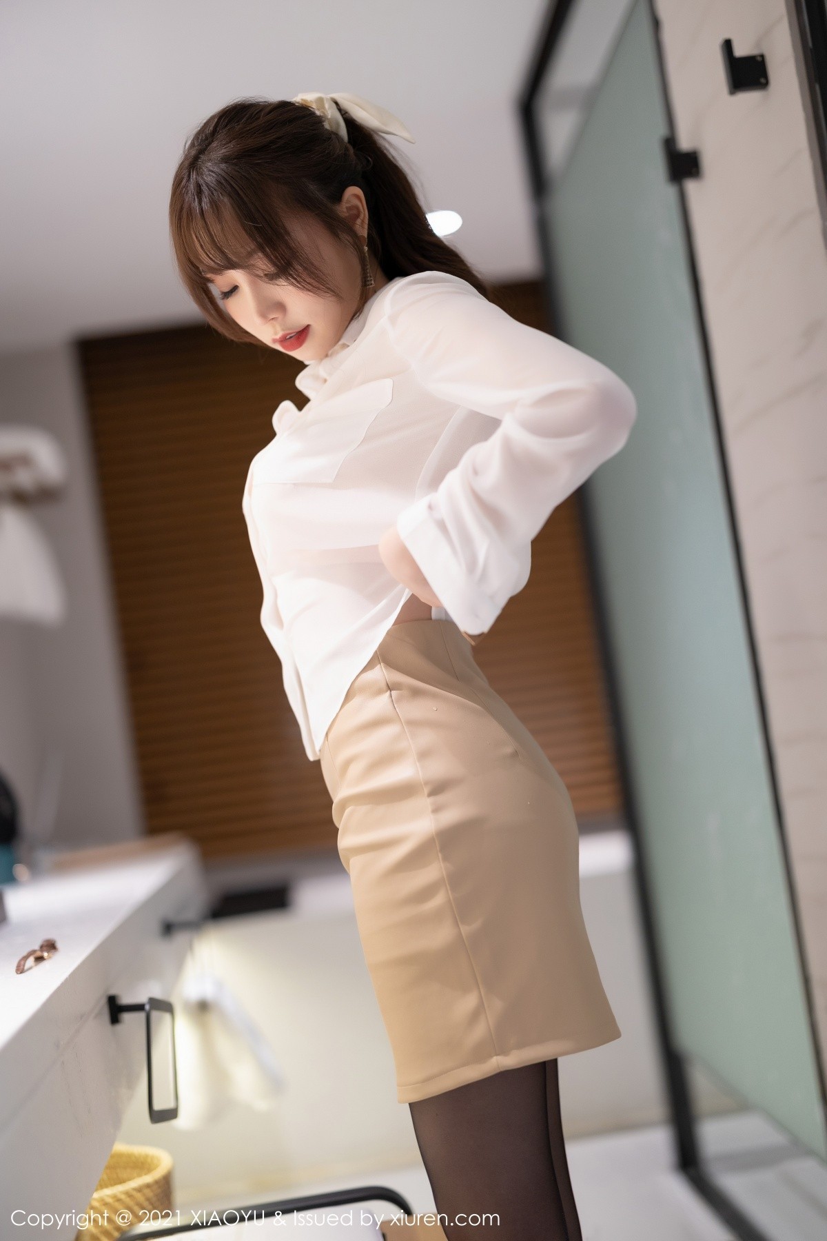 Jpxgyw.com_[XiaoYu画语界]Vol.625_女神芝芝Booty私房性感白衬衫配粉色内衣秀完美身材诱惑写真95P