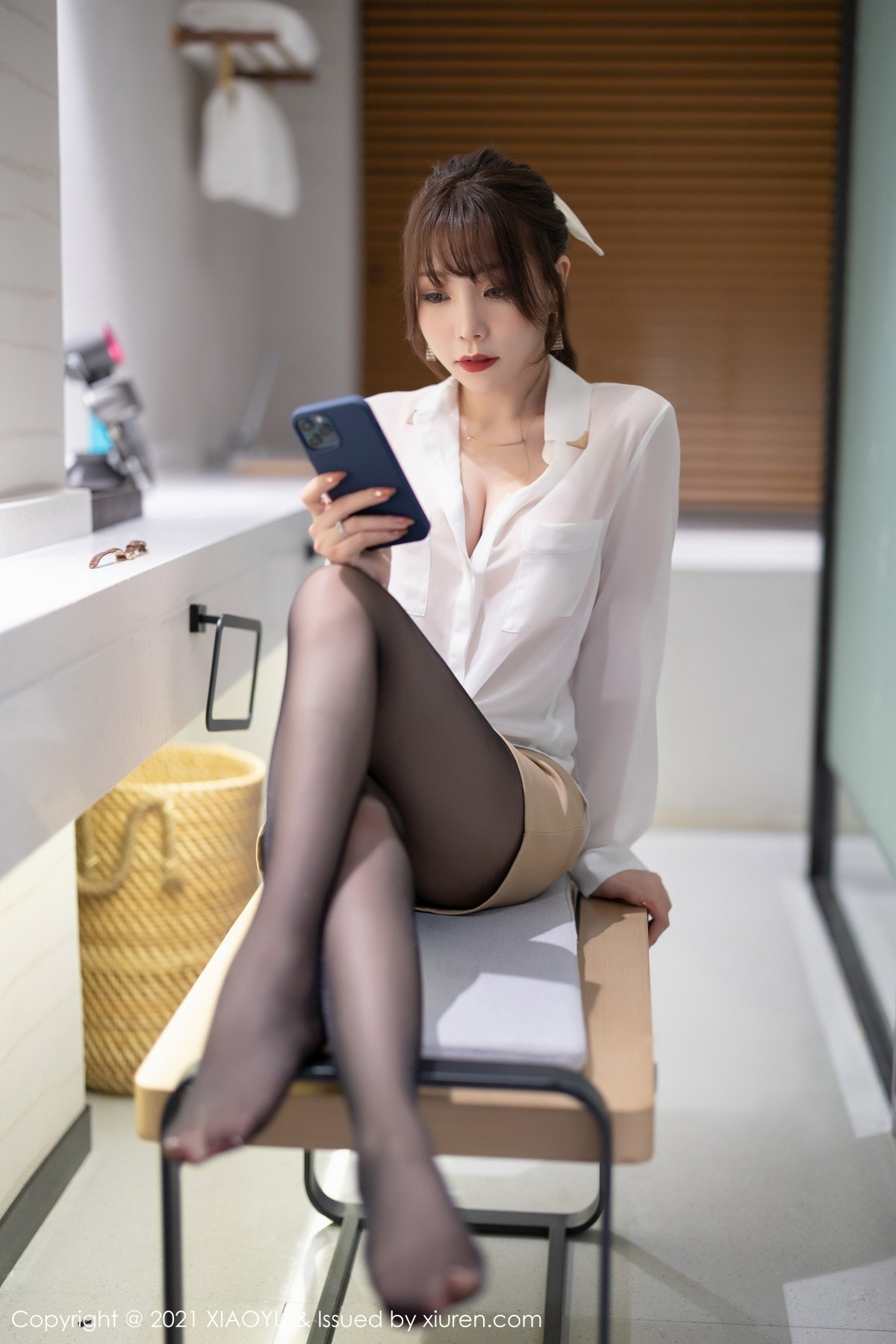 Jpxgyw.com_[XiaoYu画语界]Vol.625_女神芝芝Booty私房性感白衬衫配粉色内衣秀完美身材诱惑写真95P