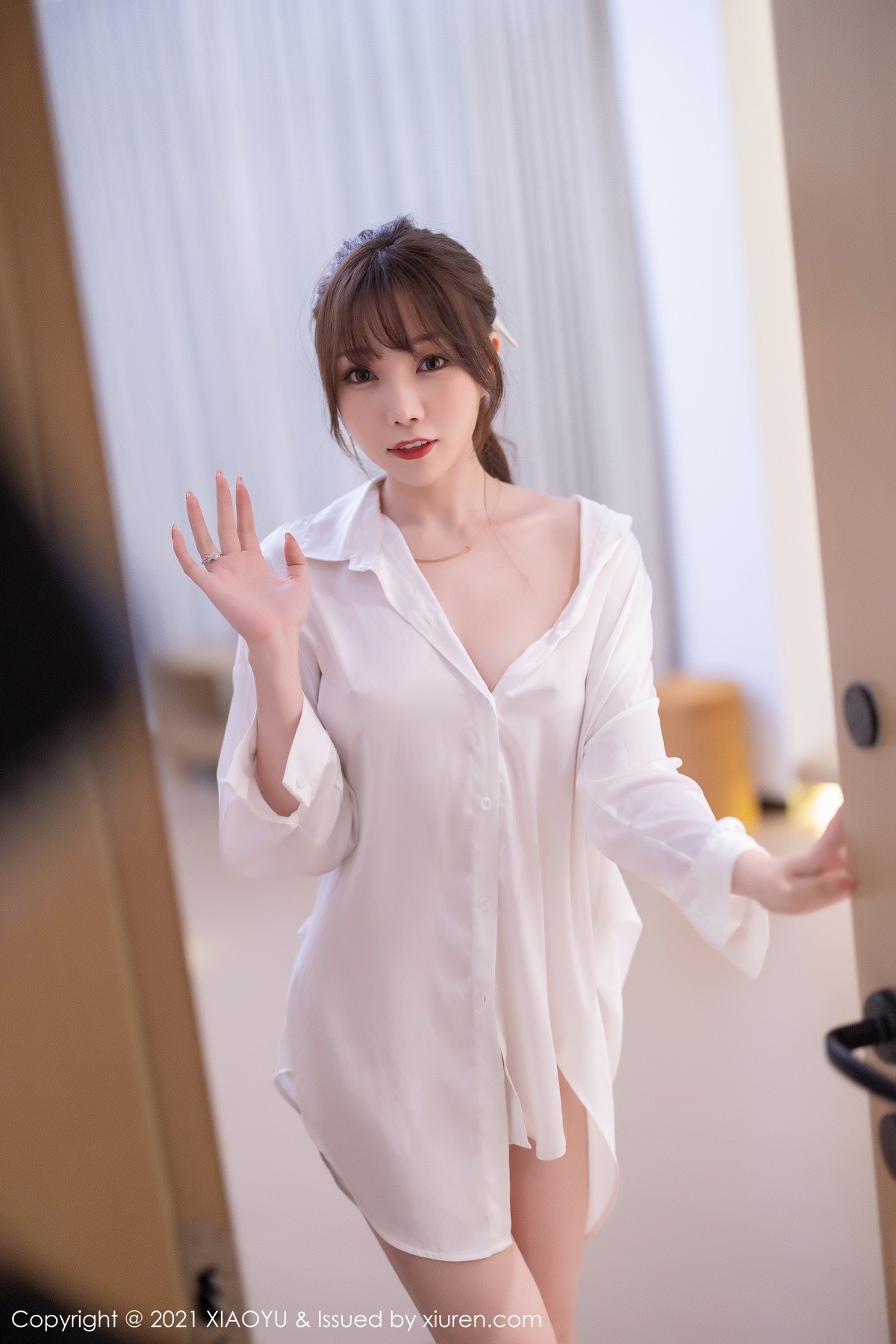 Jpxgyw.com_[XiaoYu画语界]Vol.625_女神芝芝Booty私房性感白衬衫配粉色内衣秀完美身材诱惑写真95P