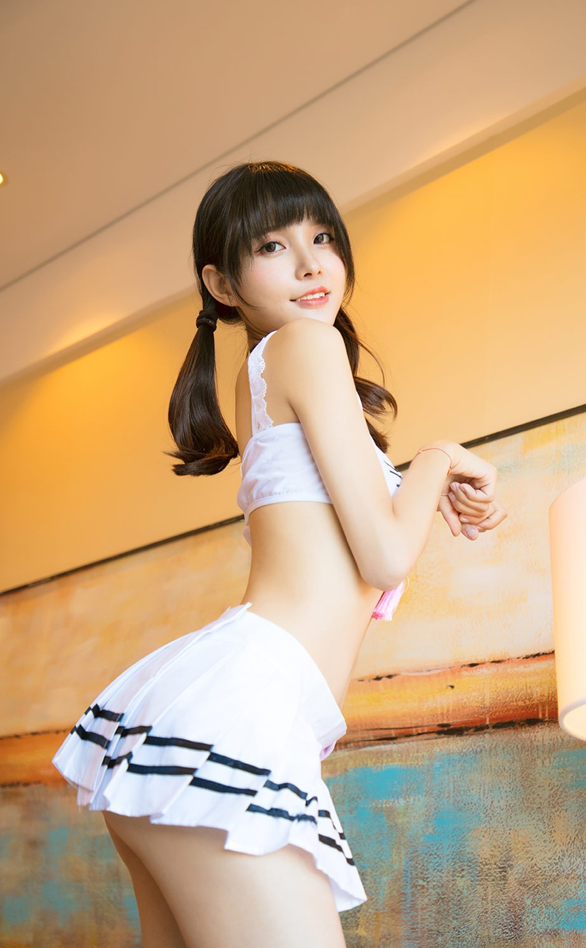 Jpxgyw.com_[Ugirls爱尤物]No.2187_模特猫猫性感萌猫服饰百褶短裙配白丝袜秀翘臀美腿诱惑写真35P