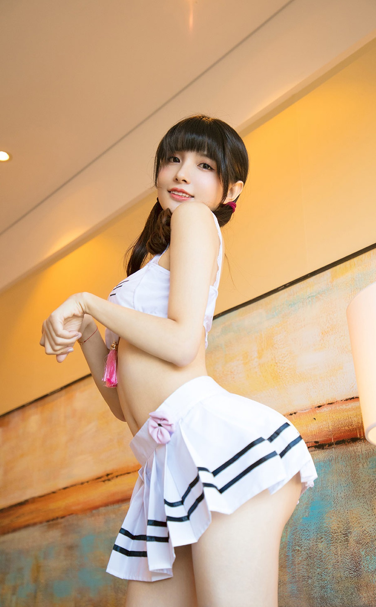Jpxgyw.com_[Ugirls爱尤物]No.2187_模特猫猫性感萌猫服饰百褶短裙配白丝袜秀翘臀美腿诱惑写真35P