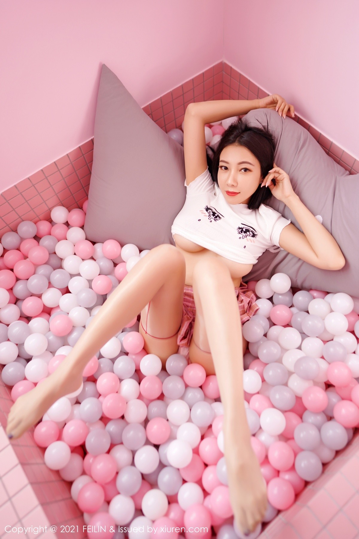Jpxgyw.com_[FeiLin嗲囡囡]VOL.321_女神果儿Victoria波波池+白色大床上半脱秀火辣身材诱惑写真90P