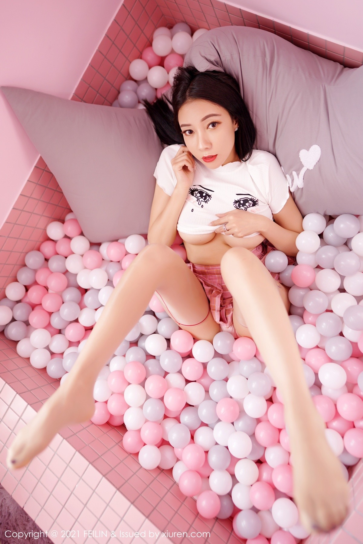 Jpxgyw.com_[FeiLin嗲囡囡]VOL.321_女神果儿Victoria波波池+白色大床上半脱秀火辣身材诱惑写真90P