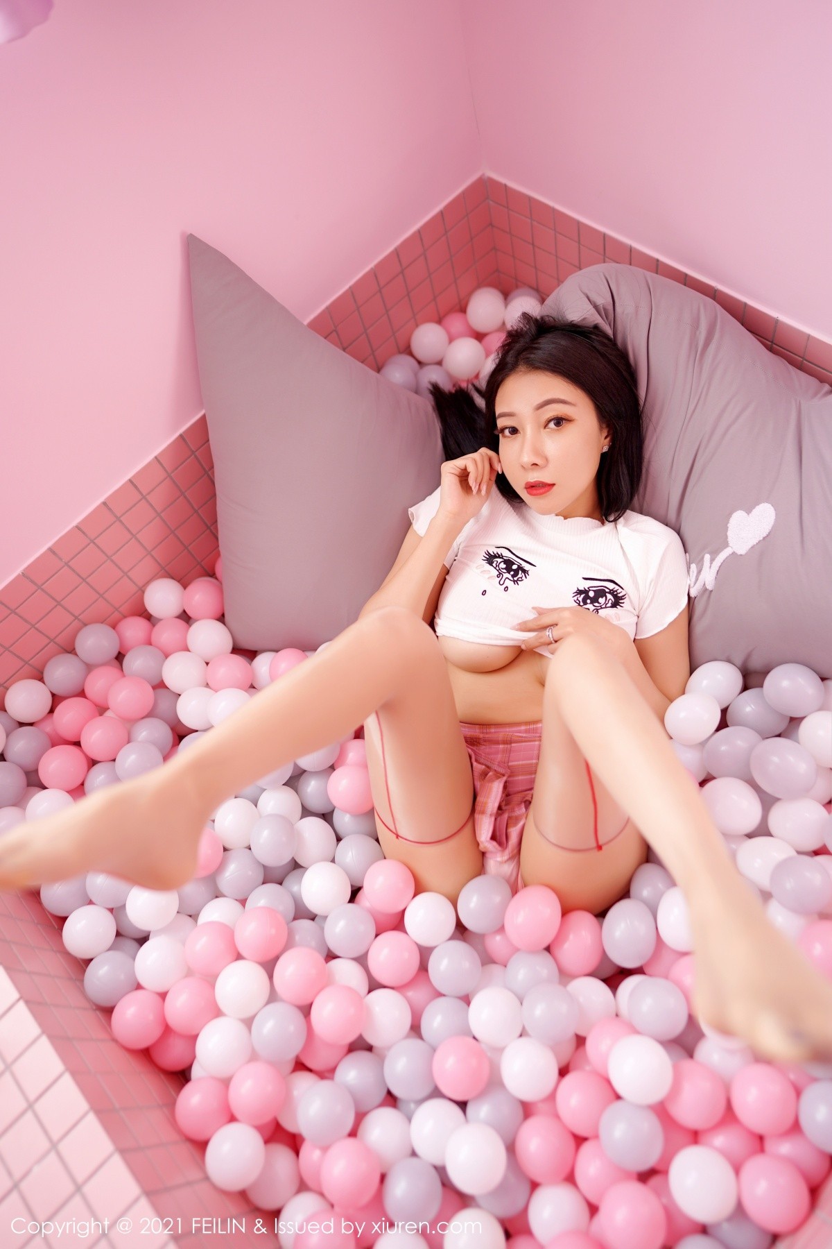 Jpxgyw.com_[FeiLin嗲囡囡]VOL.321_女神果儿Victoria波波池+白色大床上半脱秀火辣身材诱惑写真90P