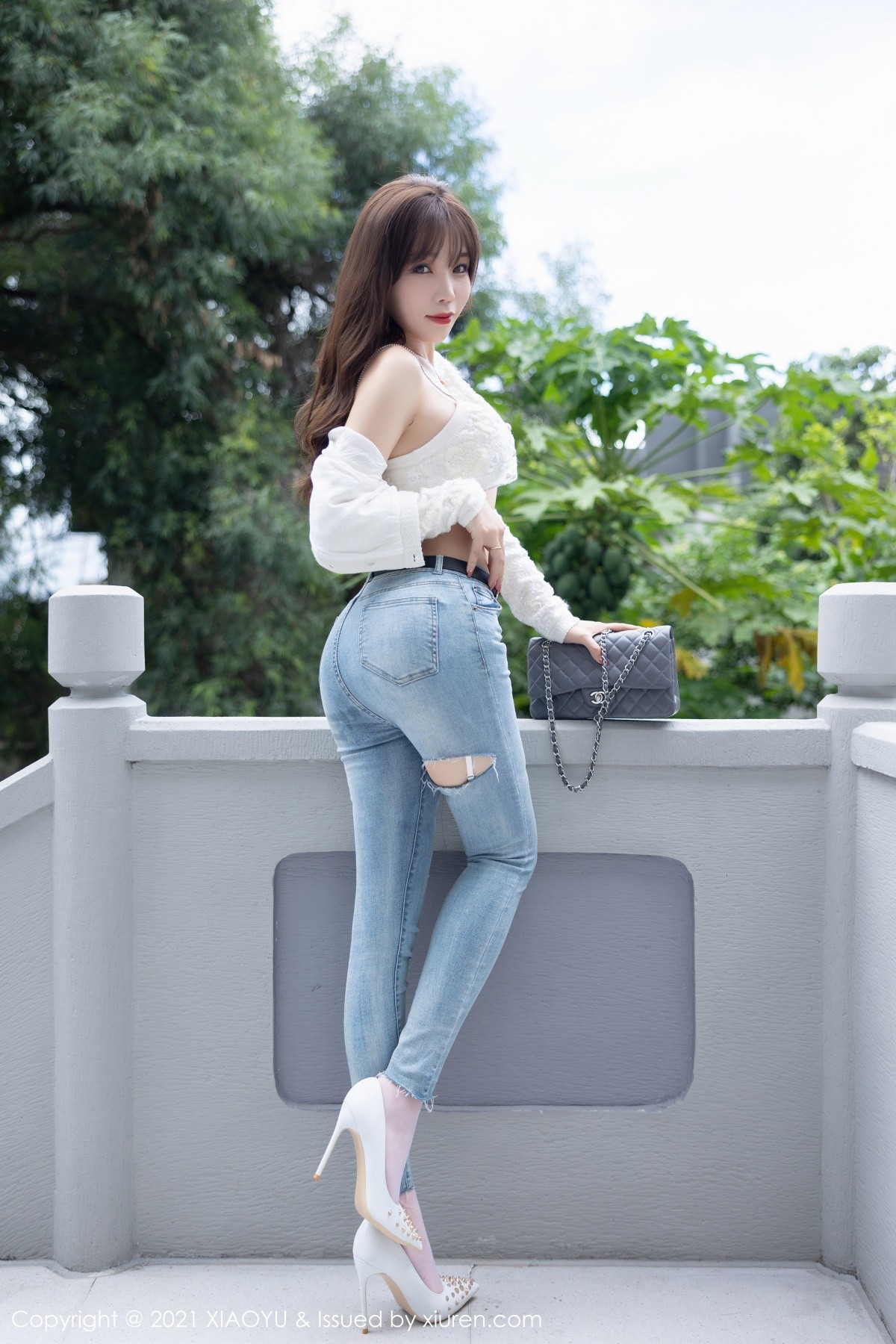 Jpxgyw.com_[XiaoYu画语界]Vol.627_女神芝芝Booty私房脱牛仔裤露情趣内衣配白丝吊袜诱惑写真86P