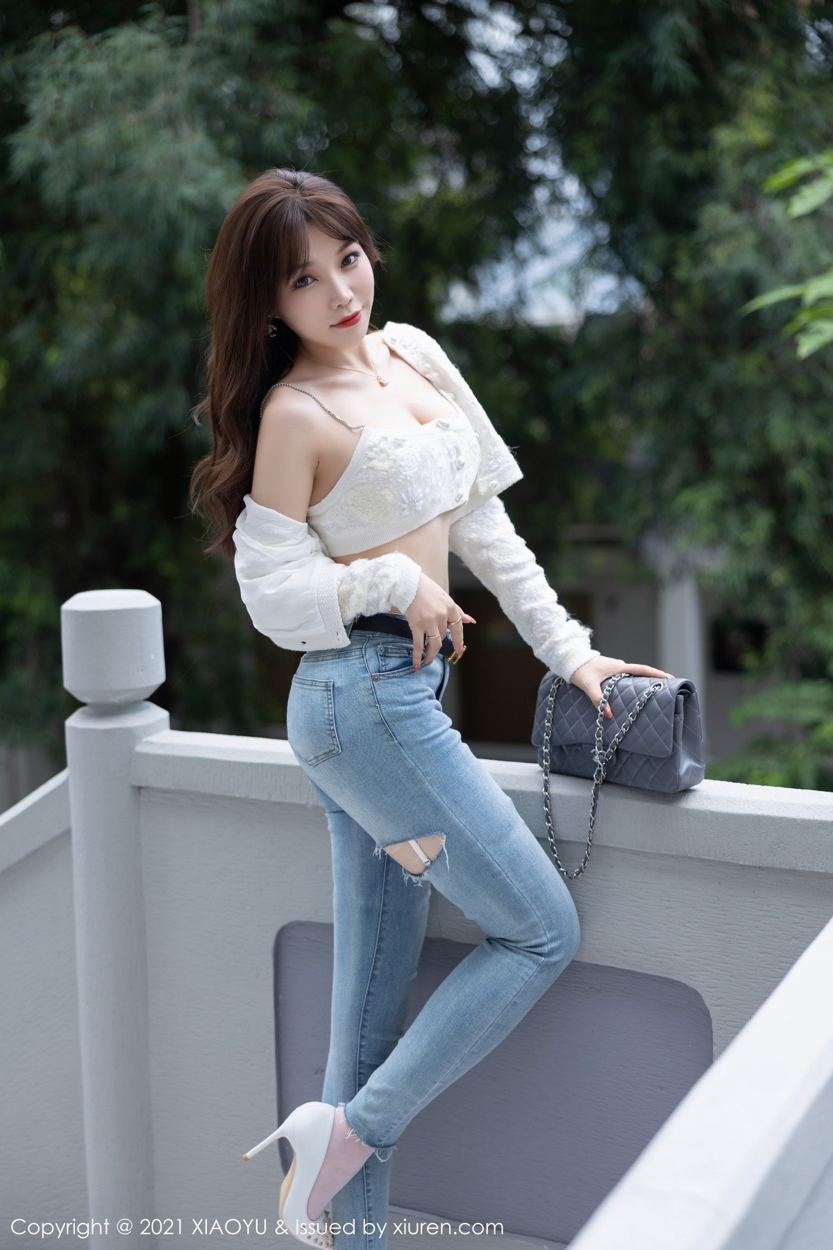 Jpxgyw.com_[XiaoYu画语界]Vol.627_女神芝芝Booty私房脱牛仔裤露情趣内衣配白丝吊袜诱惑写真86P