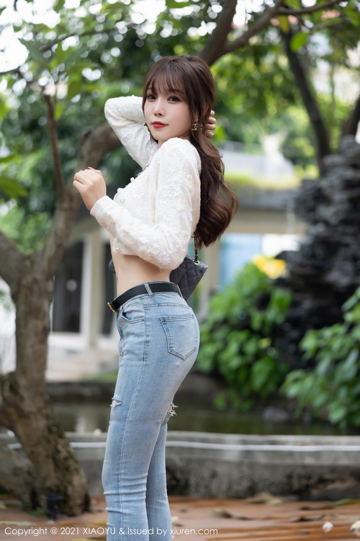 Jpxgyw.com_[XiaoYu画语界]Vol.627_女神芝芝Booty私房脱牛仔裤露情趣内衣配白丝吊袜诱惑写真86P