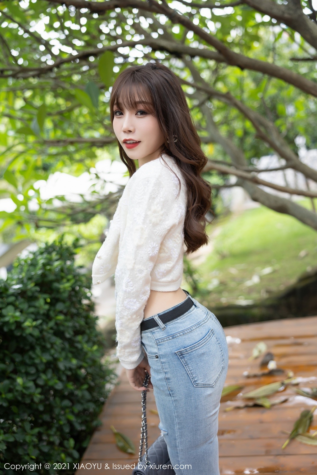 Jpxgyw.com_[XiaoYu画语界]Vol.627_女神芝芝Booty私房脱牛仔裤露情趣内衣配白丝吊袜诱惑写真86P