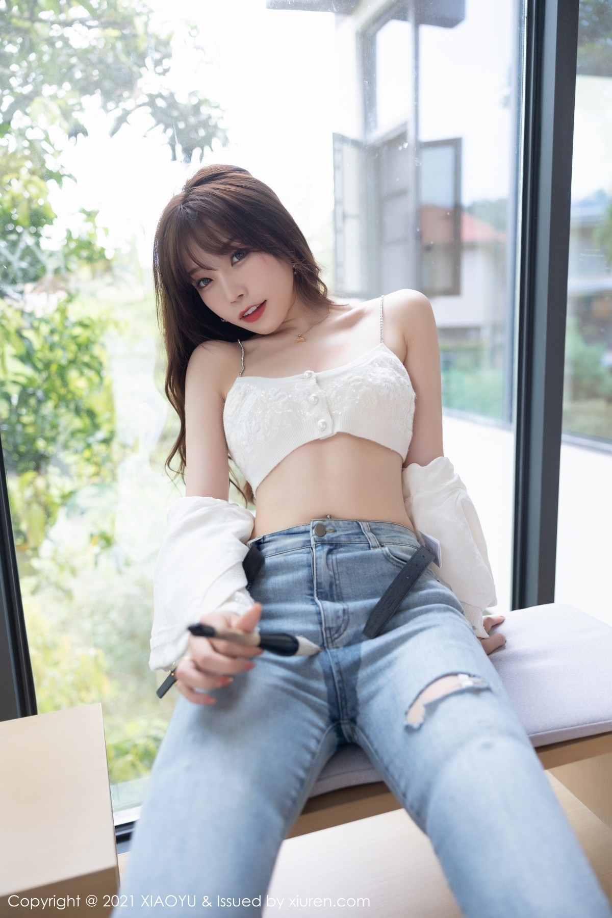 Jpxgyw.com_[XiaoYu画语界]Vol.627_女神芝芝Booty私房脱牛仔裤露情趣内衣配白丝吊袜诱惑写真86P