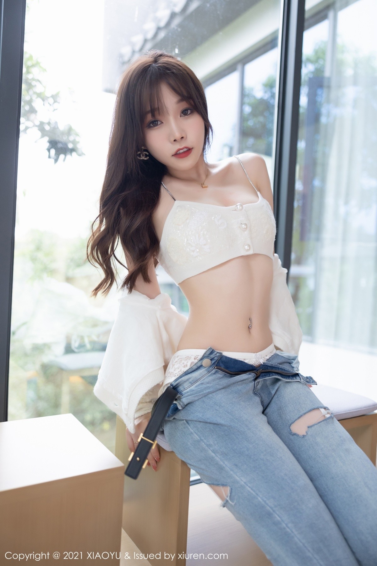 Jpxgyw.com_[XiaoYu画语界]Vol.627_女神芝芝Booty私房脱牛仔裤露情趣内衣配白丝吊袜诱惑写真86P