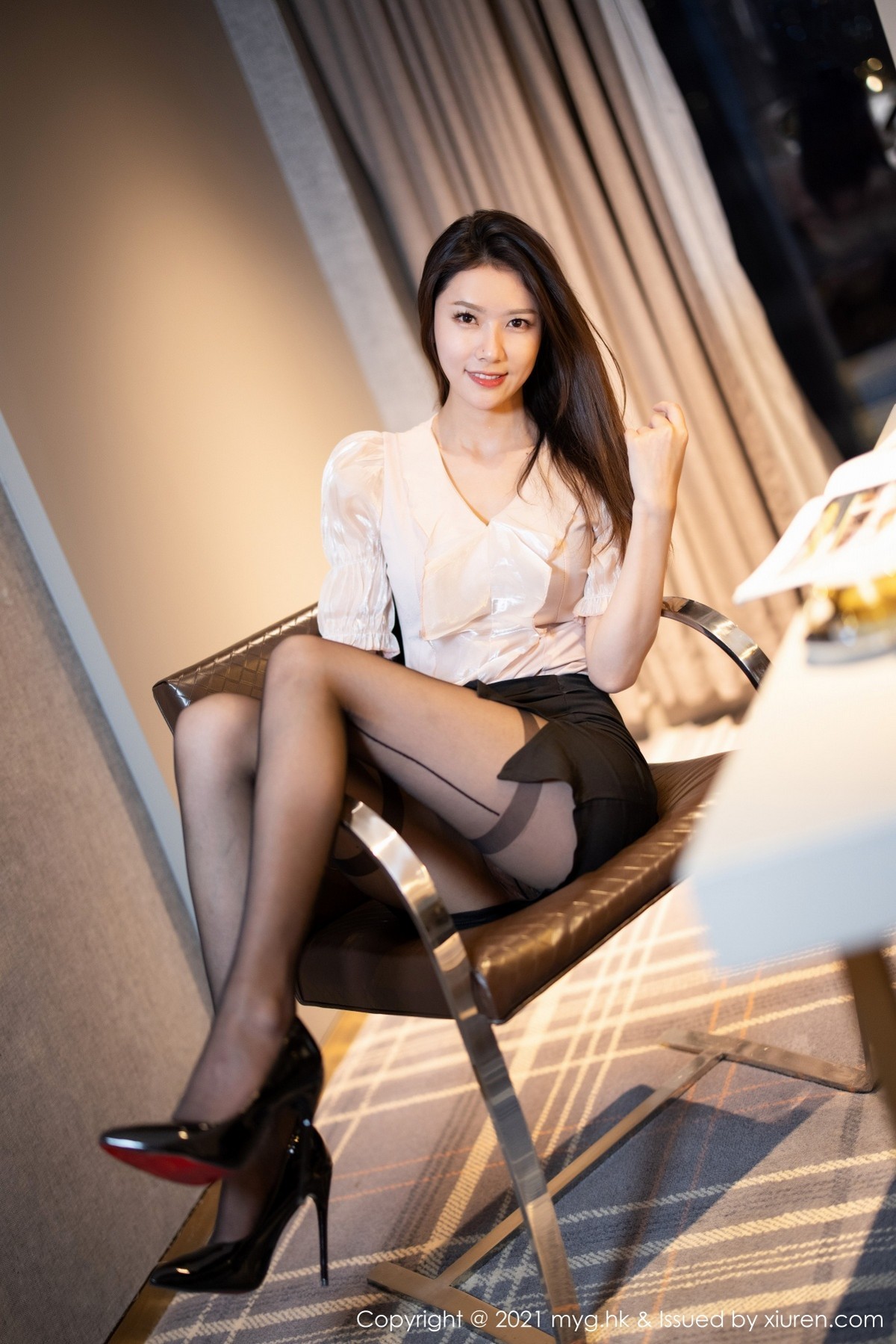 Jpxgyw.com_[MyGirl美媛馆]Vol.599_模特方子萱杭州旅拍都市OL半脱露性感内衣黑丝裤袜诱惑写真60P