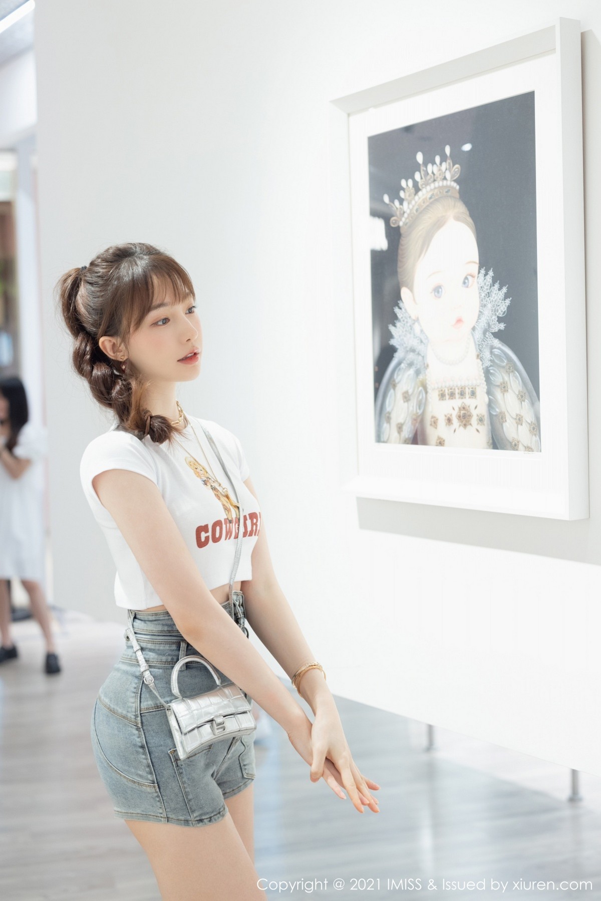 Jpxgyw.com_[IMISS爱蜜社]Vol.636_气质女神Lynn刘奕宁茶室礼裙+时尚街拍秀完美身材诱惑写真25P