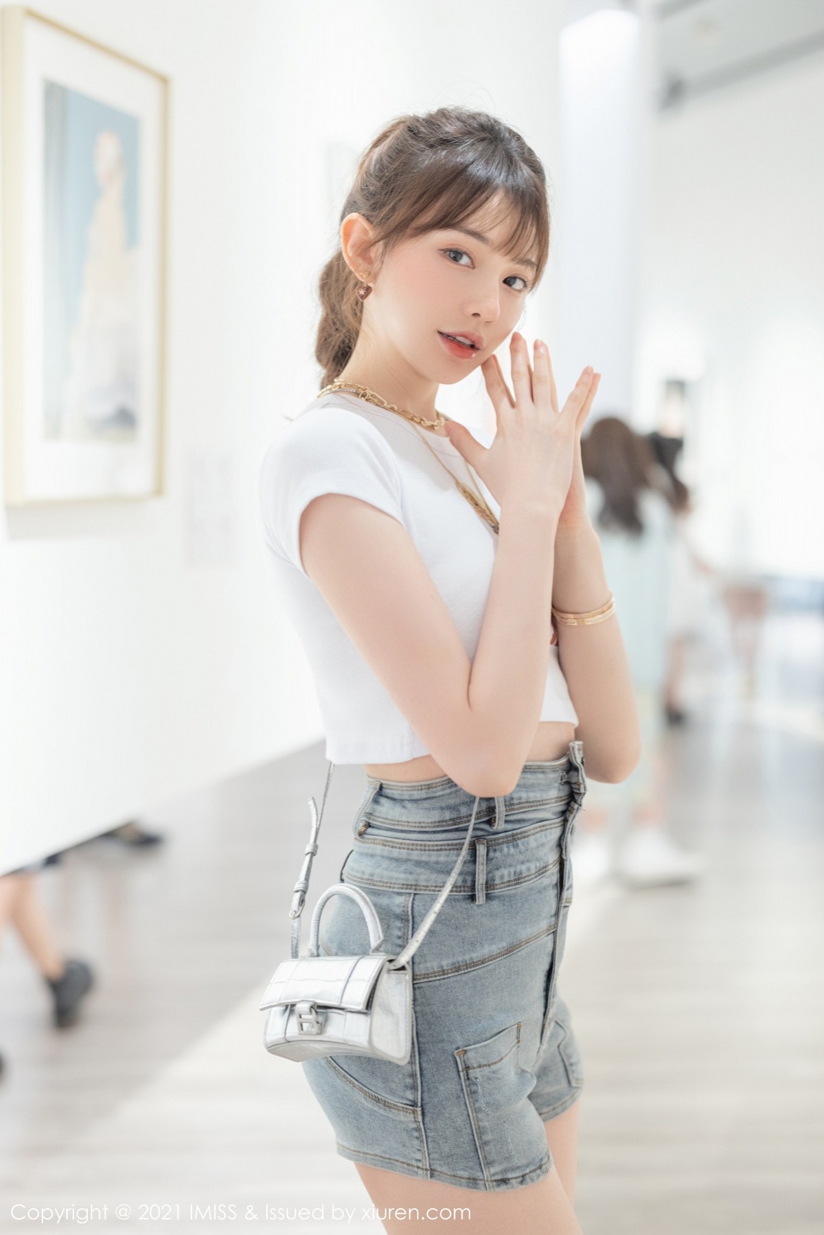 Jpxgyw.com_[IMISS爱蜜社]Vol.636_气质女神Lynn刘奕宁茶室礼裙+时尚街拍秀完美身材诱惑写真25P