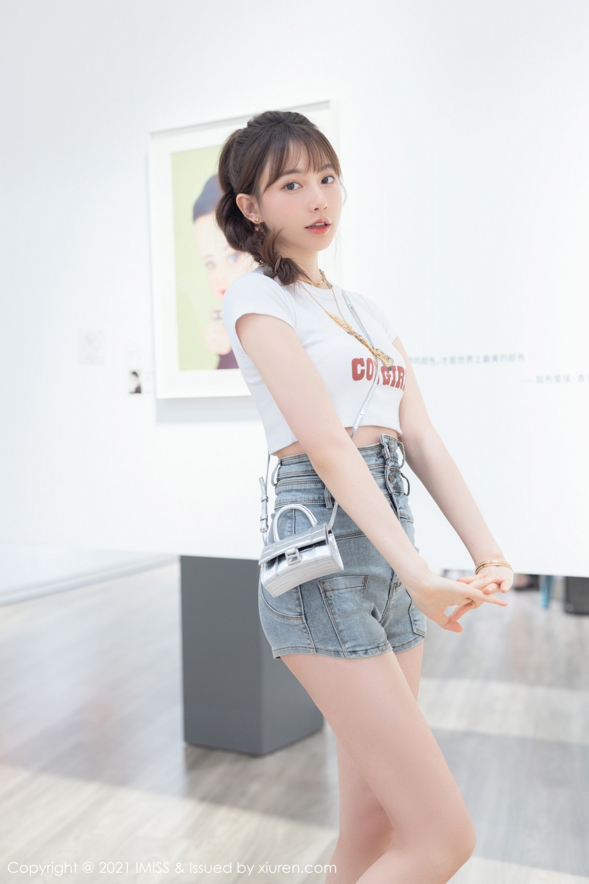 Jpxgyw.com_[IMISS爱蜜社]Vol.636_气质女神Lynn刘奕宁茶室礼裙+时尚街拍秀完美身材诱惑写真25P