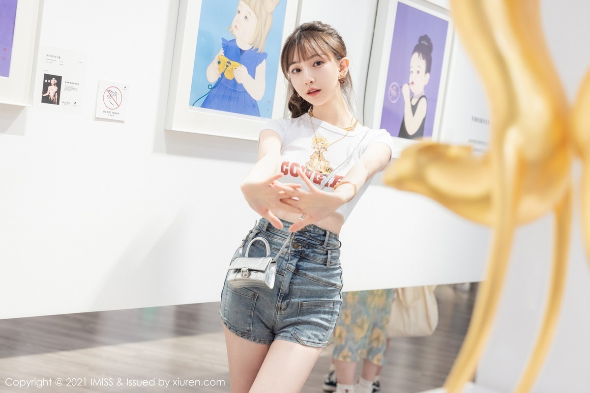 Jpxgyw.com_[IMISS爱蜜社]Vol.636_气质女神Lynn刘奕宁茶室礼裙+时尚街拍秀完美身材诱惑写真25P