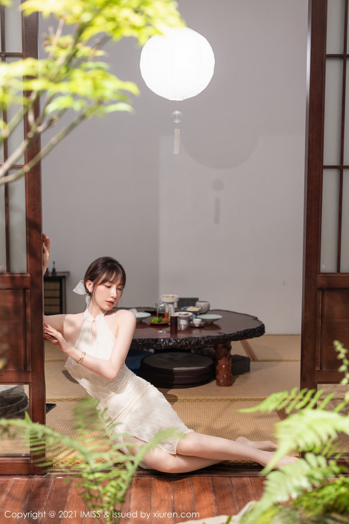 Jpxgyw.com_[IMISS爱蜜社]Vol.636_气质女神Lynn刘奕宁茶室礼裙+时尚街拍秀完美身材诱惑写真25P