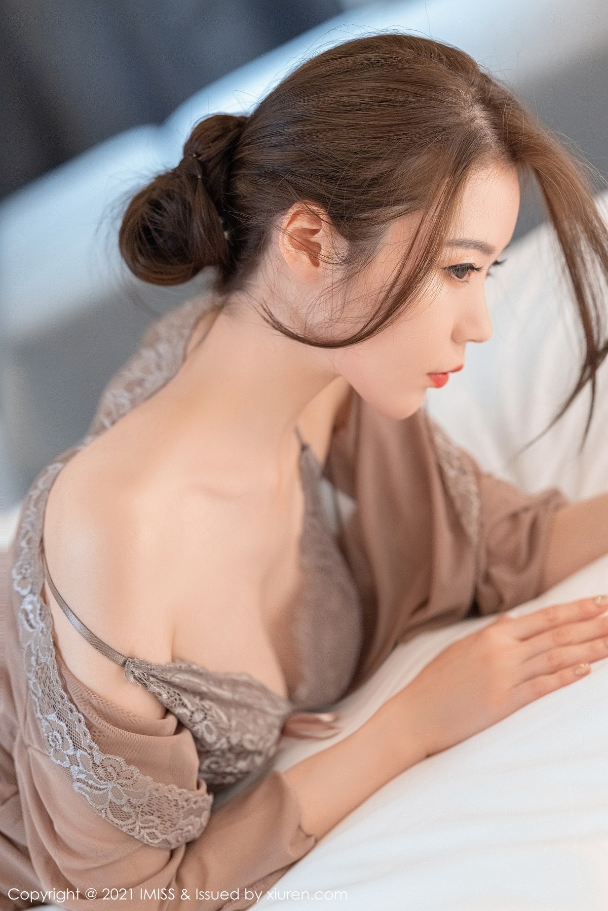 Jpxgyw.com_[IMISS爱蜜社]Vol.637_模特梦心月心愿旅拍浴室性感蕾丝服饰配黑丝裤袜湿身诱惑写真52P