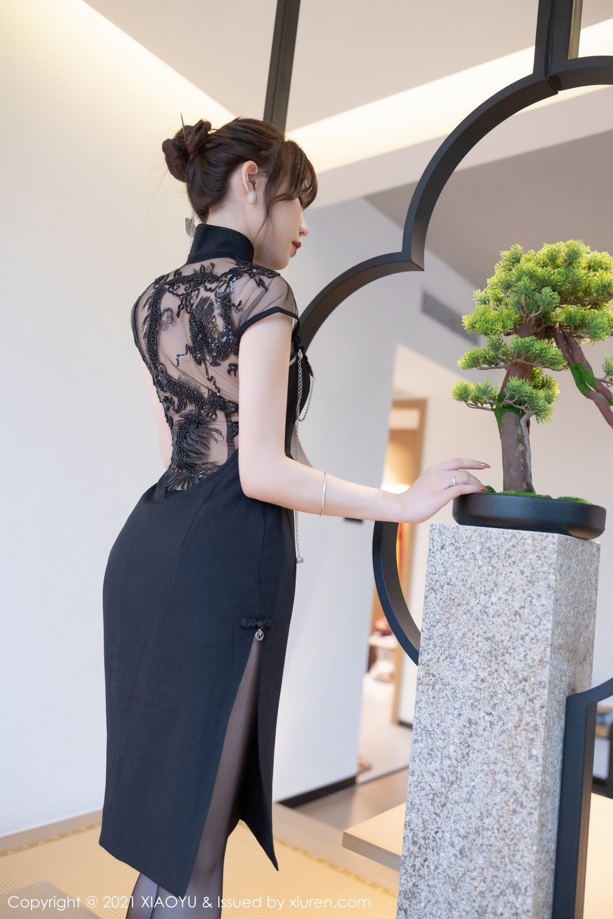 Jpxgyw.com_[XiaoYu画语界]Vol.629_女神芝芝Booty私房古韵旗袍配超薄黑丝裤袜秀美腿诱惑写真95P