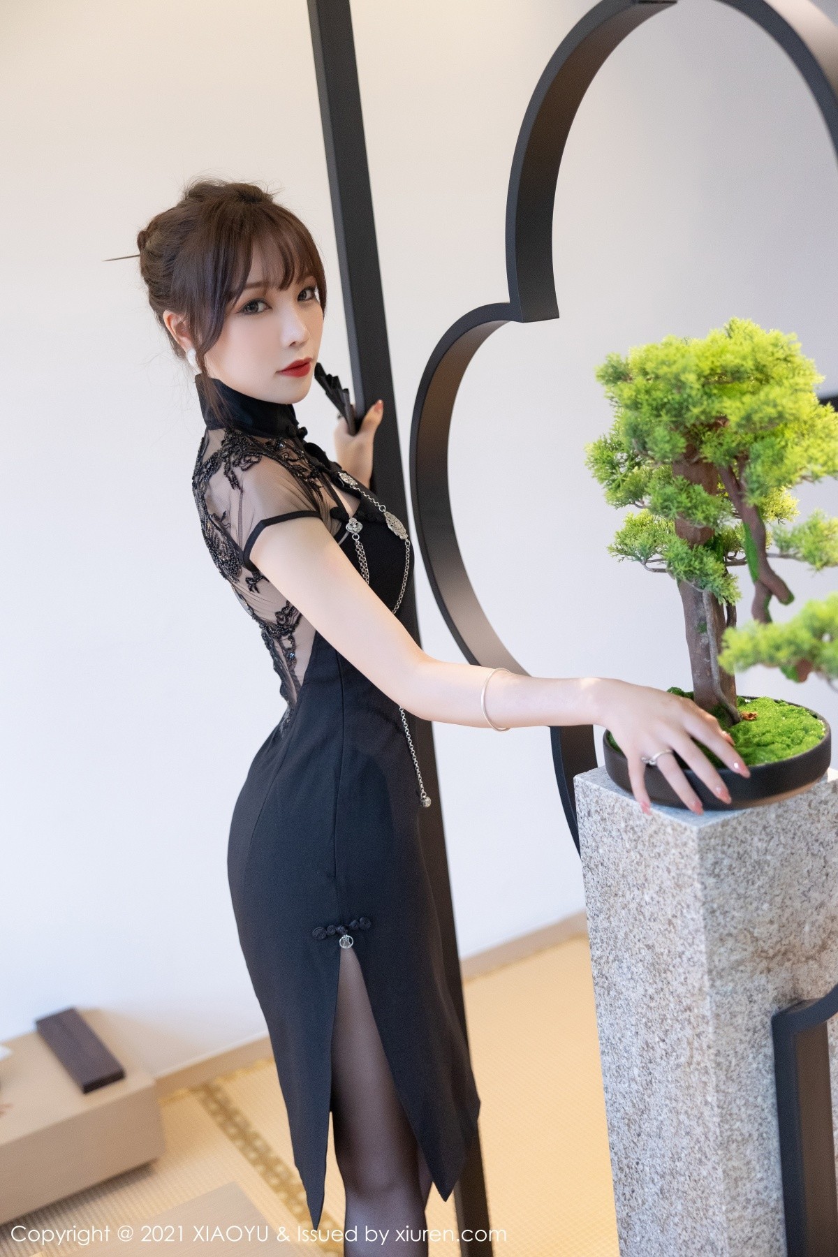 Jpxgyw.com_[XiaoYu画语界]Vol.629_女神芝芝Booty私房古韵旗袍配超薄黑丝裤袜秀美腿诱惑写真95P